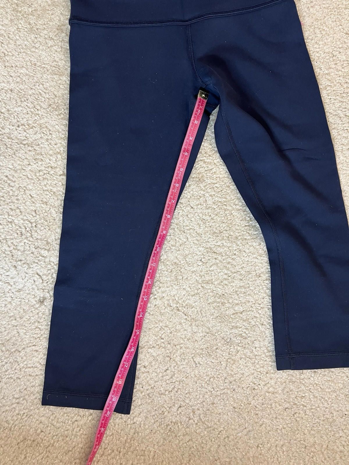 Designer Lululemon Cropped Blue Leggings Size 6 Size 28" / US 6 / IT 42 - 4 Thumbnail