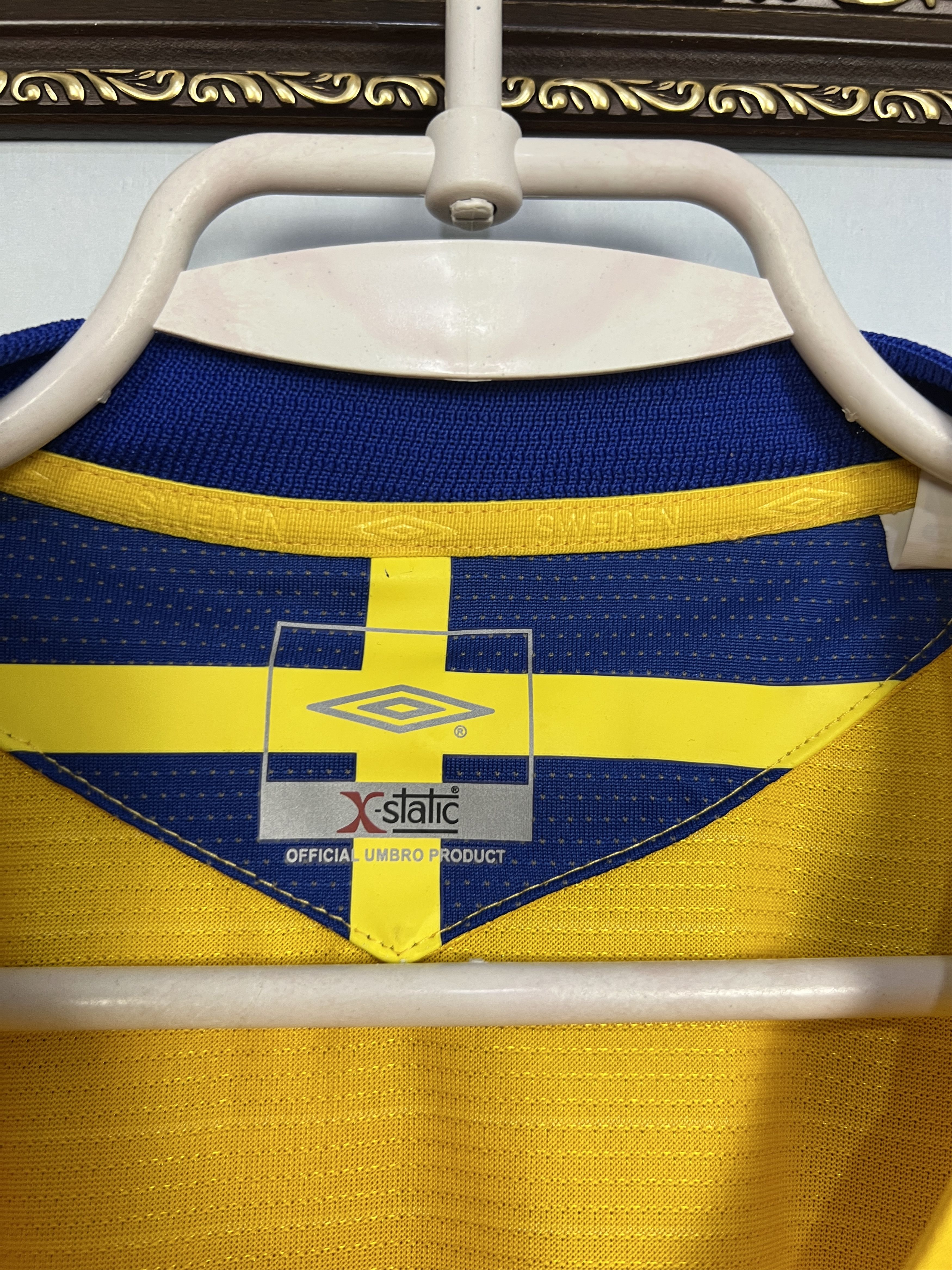 Umbro Sweden Home football shirt 2005 Soccer Umbro Jersey National Size US XL / EU 56 / 4 - 9 Thumbnail