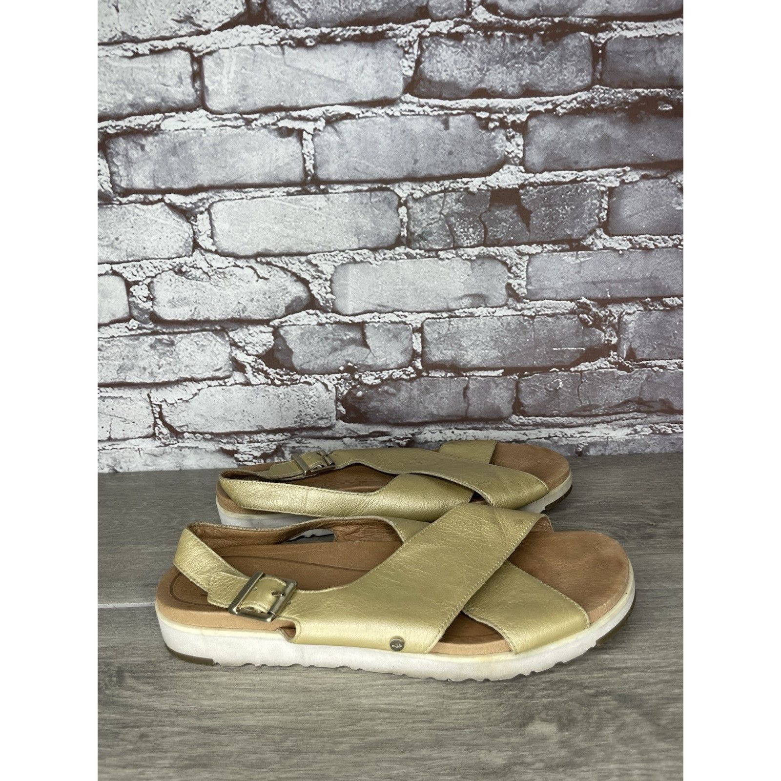 Ugg UGG Gold Leather Kamile Cross Strap Comfort Sandals Women Sz Size US 10 / IT 40 - 23 Thumbnail