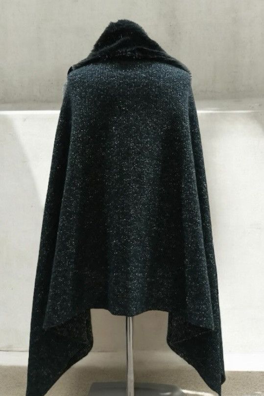Emporio Armani Emporio Armani Cape with a Faux Fur Collar Size ONE SIZE - 2 Thumbnail