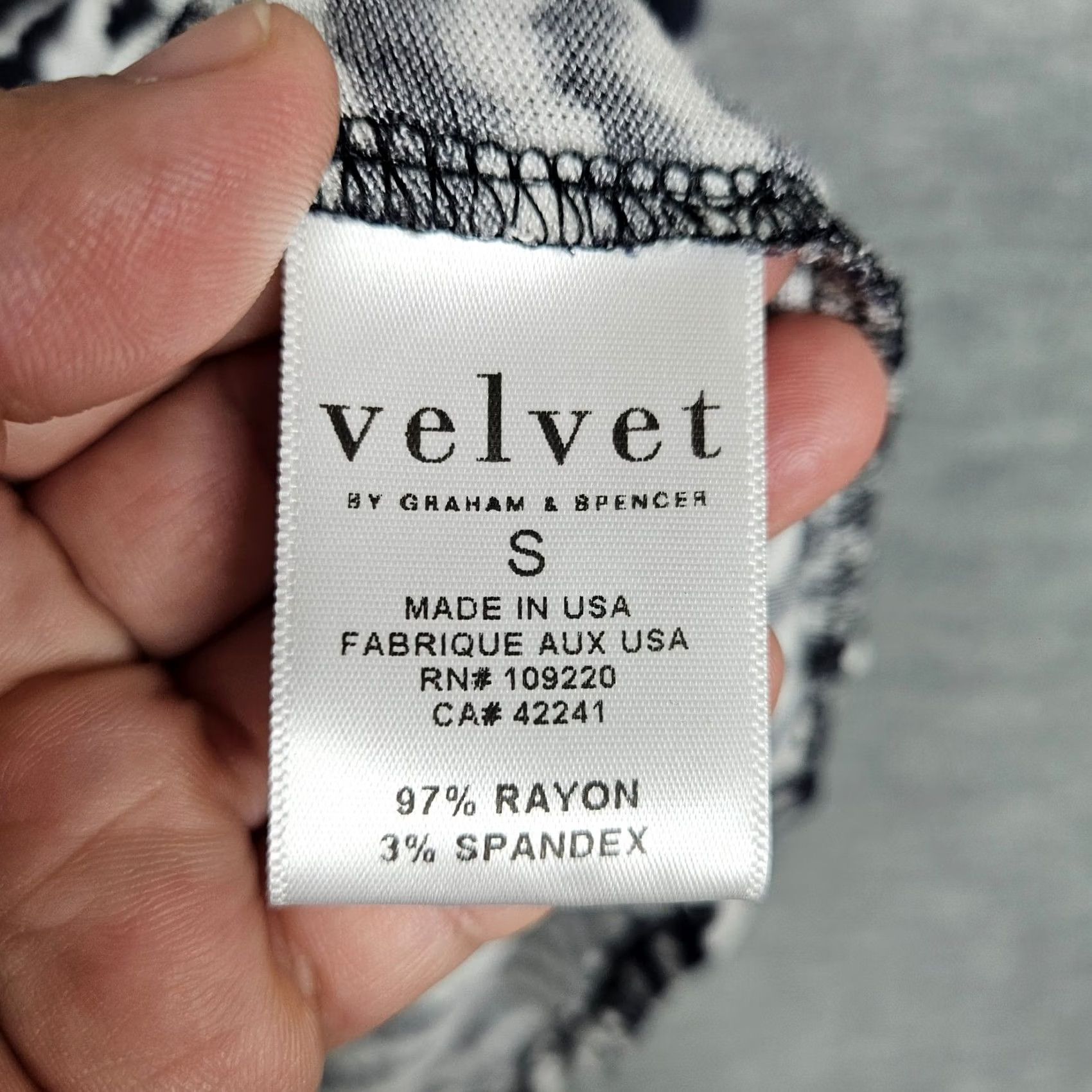 Velvet Velvet by Graham & Spencer T-Shirt White Wave Stripes Gray V-neck S Womens Regular Long Sleeve All Seasons Casual Size S / US 4 / IT 40 - 3 Thumbnail
