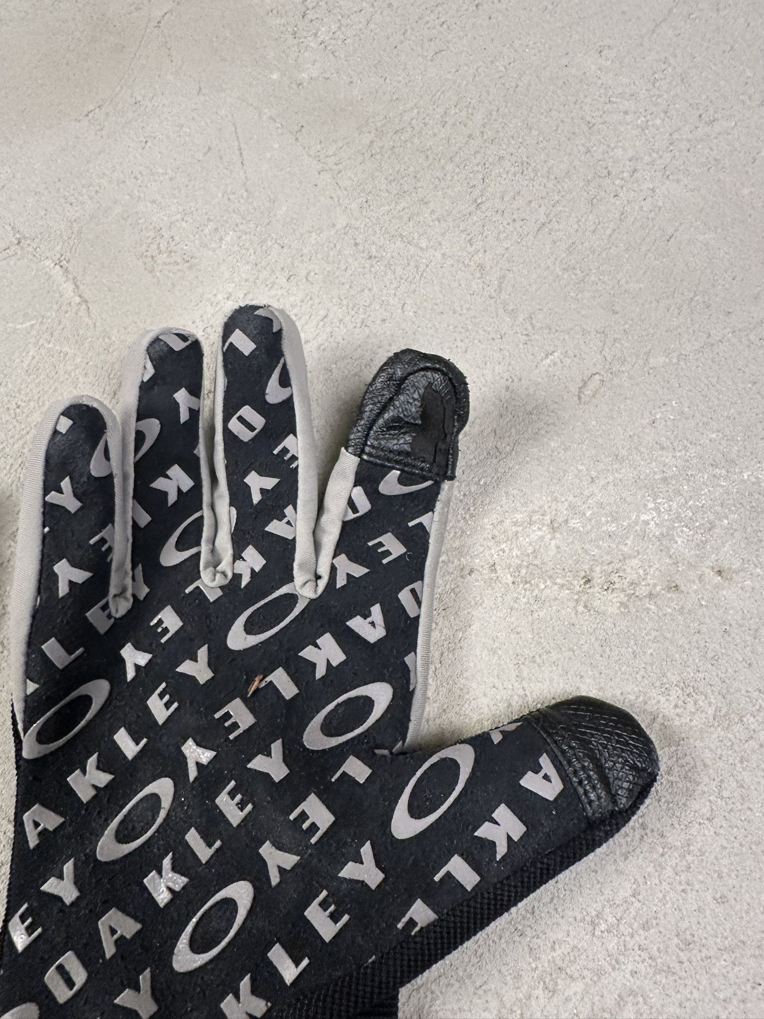 Oakley Vintage Y2k Oakley Circle Logo Gloves Size ONE SIZE - 4 Thumbnail