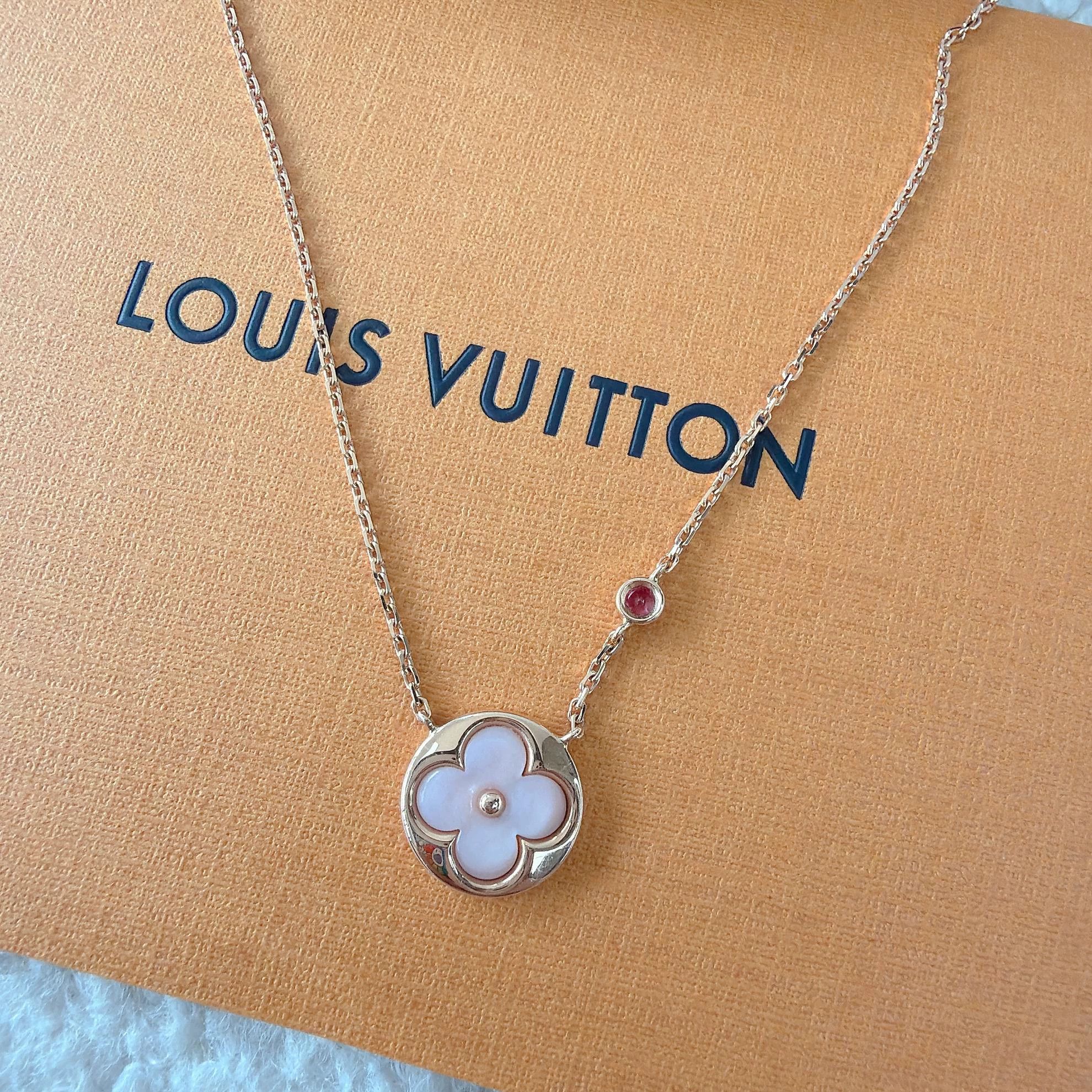 Louis Vuitton LV Pink 4-Leaf Clover Sapphire Necklace 5273 Size ONE SIZE - 2 Thumbnail