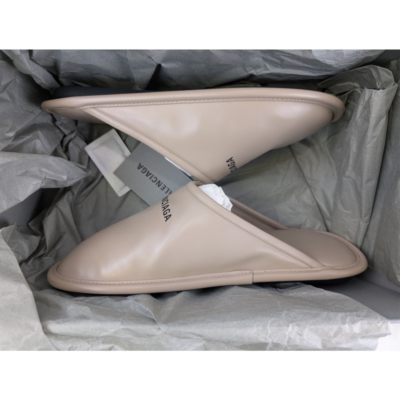 Balenciaga o1rshd1 Carrera Lux Calfskin Home Flat Slipper Taupe/Black Size US 10 / EU 43 - 16 Thumbnail