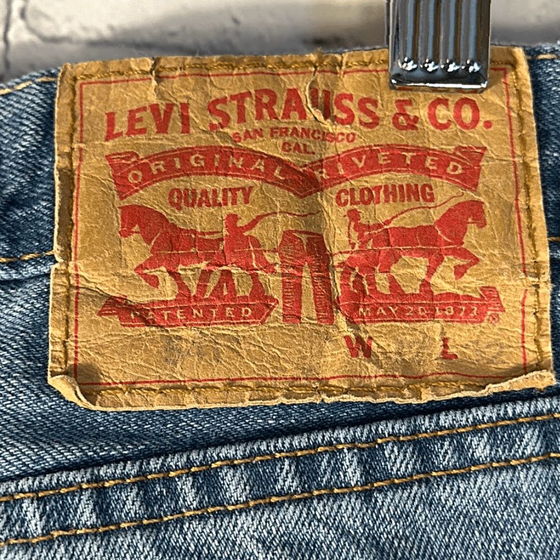 Vintage Levi’s Men’s 541 Athletic Fit Distressed Jeans W32 x L32 Blue Regular Jeans Men Size 32 32 Distressed Athletic Straight style 541 Size US 32 / EU 48 - 6 Thumbnail