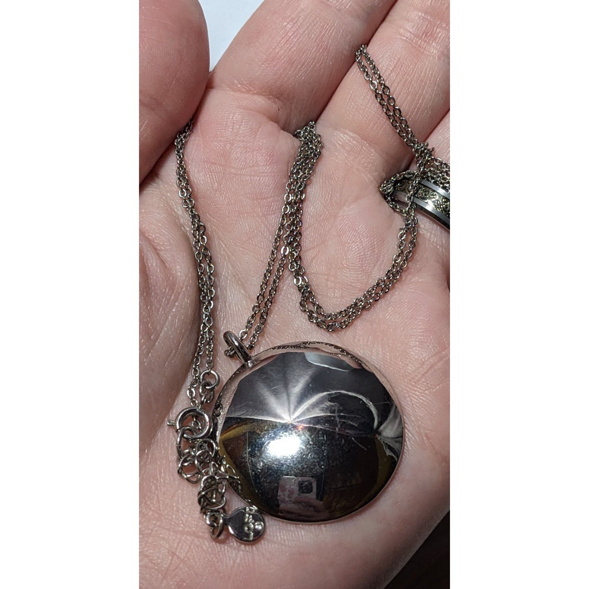 Loft Loft Silver Tone Mirror Finish Medallion Necklace Size ONE SIZE - 4 Thumbnail