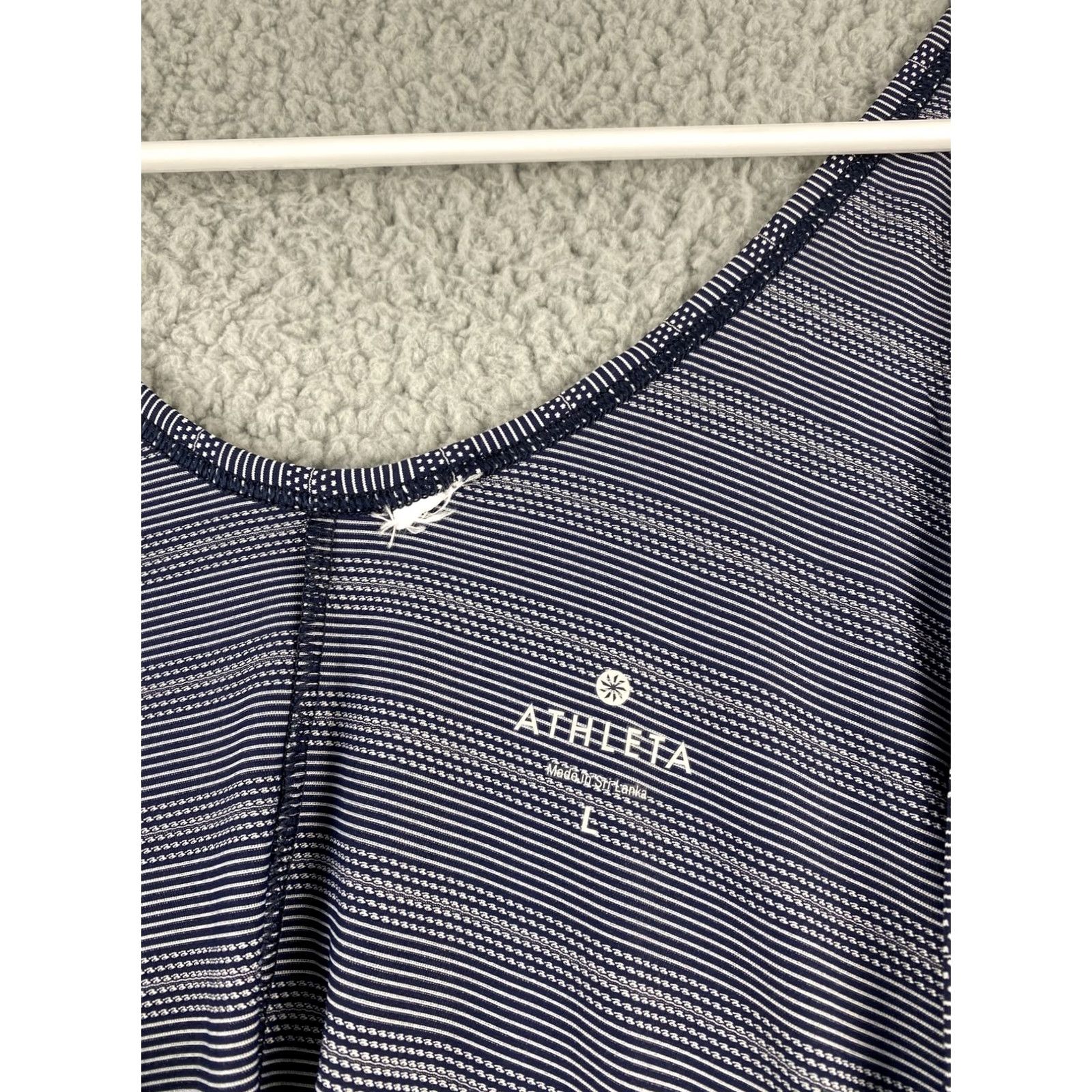 Athleta Athleta Tank Shirt Women’s L Gray Activewear Sleeveless Short Sleeves/Workouts Size L / US 10 / IT 46 - 5 Thumbnail