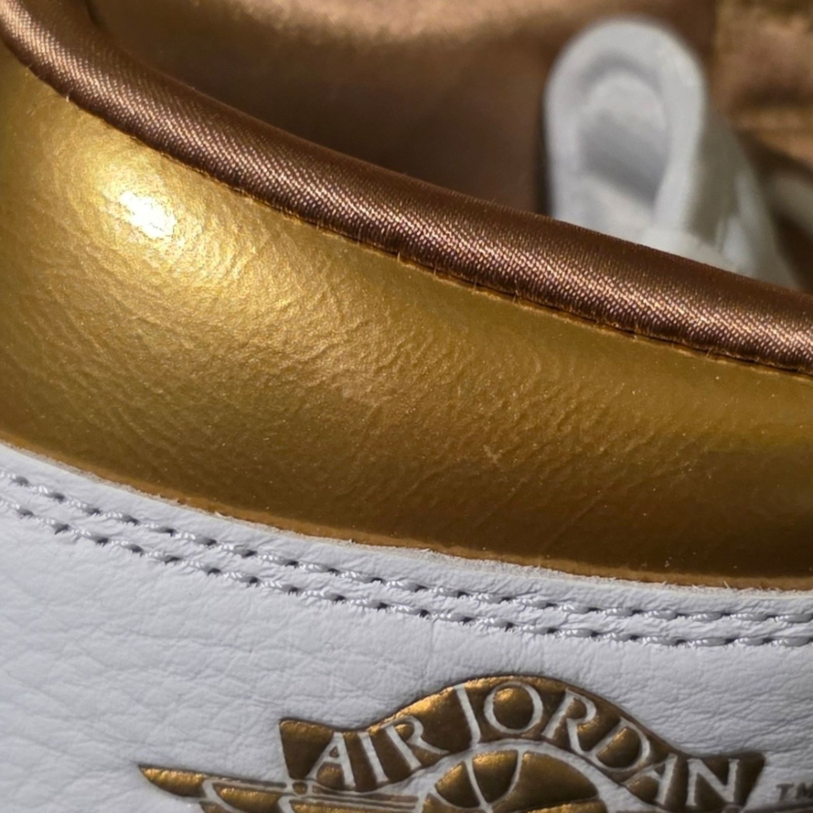 Nike Nike Air Jordan 1 Retro High OG Metallic Gold Size 11.5 Size US 11.5 / IT 41.5 - 4 Thumbnail