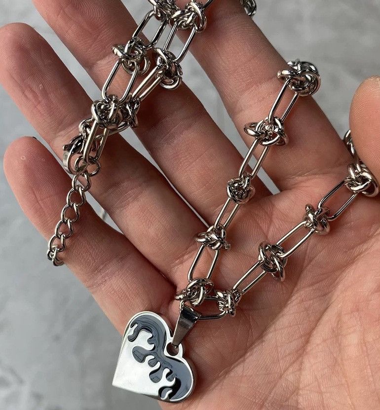 Japanese Brand × Jewelry Retro punk barbed wire fire heart chain choker necklace Size ONE SIZE - 4 Thumbnail