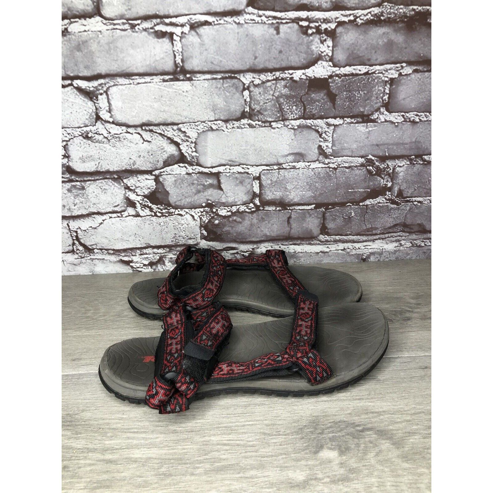Teva Teva Hurricane 3 Red Black Lizard Print Nylon Strappy Hiking Size US 7 / EU 40 - 12 Thumbnail