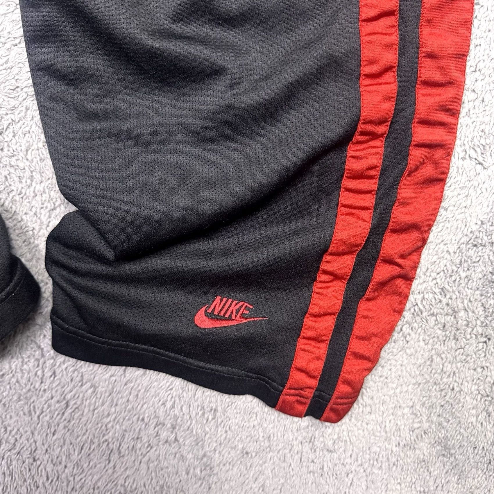 Nike VINTAGE Nike Track Pant Men XL Striped Black Nylon Baggy Sweatpants Jersey Nike Air Lightweight Pockets Elastic Waist Size US XL / EU 56 / 4 - 3 Thumbnail