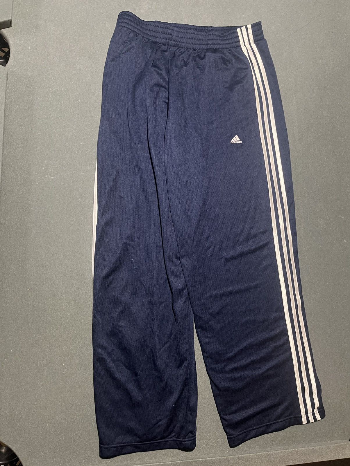 Adidas BAGGY NAVY BLUE ADIDAS SWEATPANTS Size US 34 / EU 50 - 1 Thumbnail