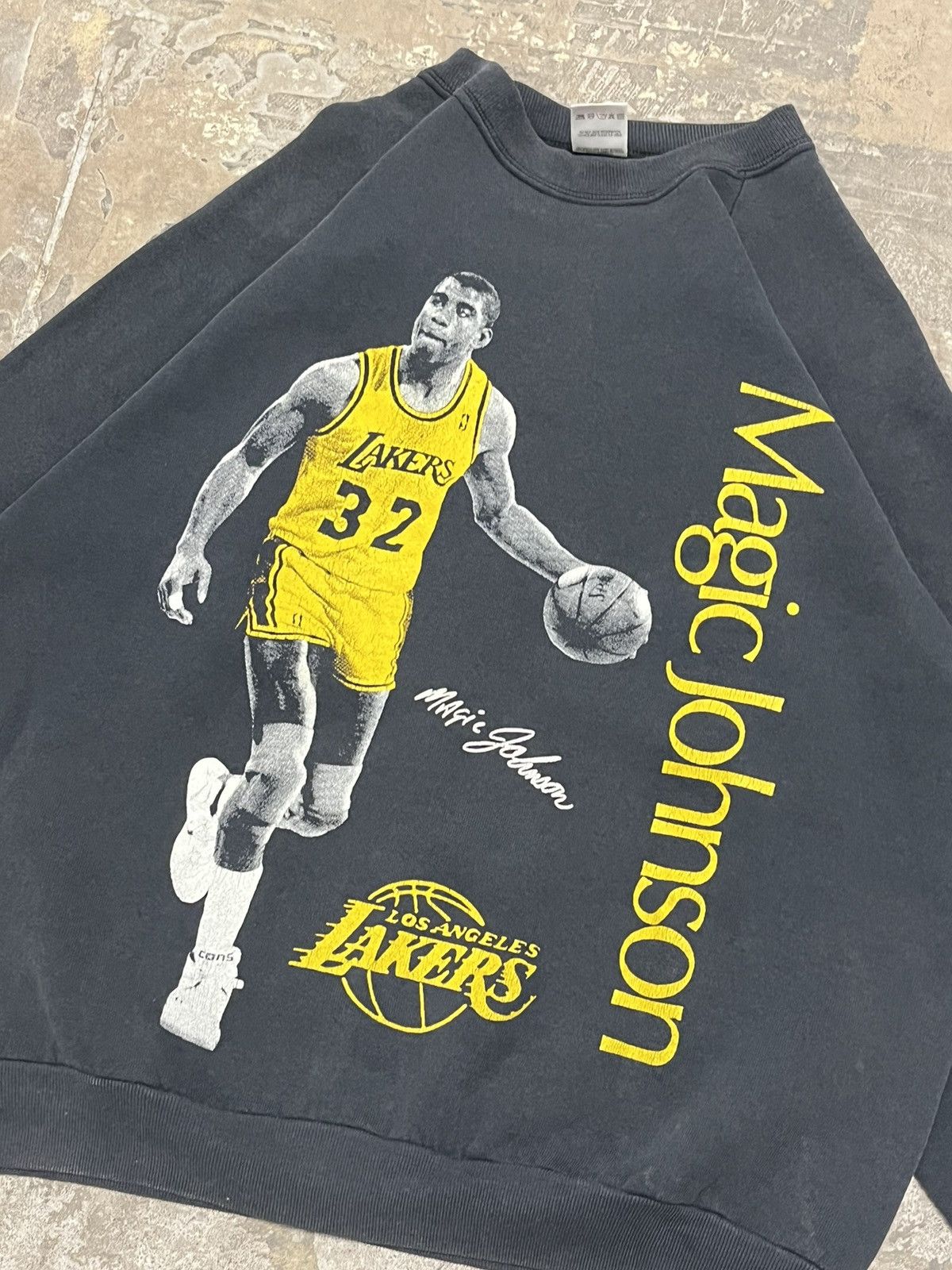 Vintage Crazy rare vintage Los Angeles Lakers Magic Johnson Crewneck Size US L / EU 52-54 / 3 - 6 Thumbnail