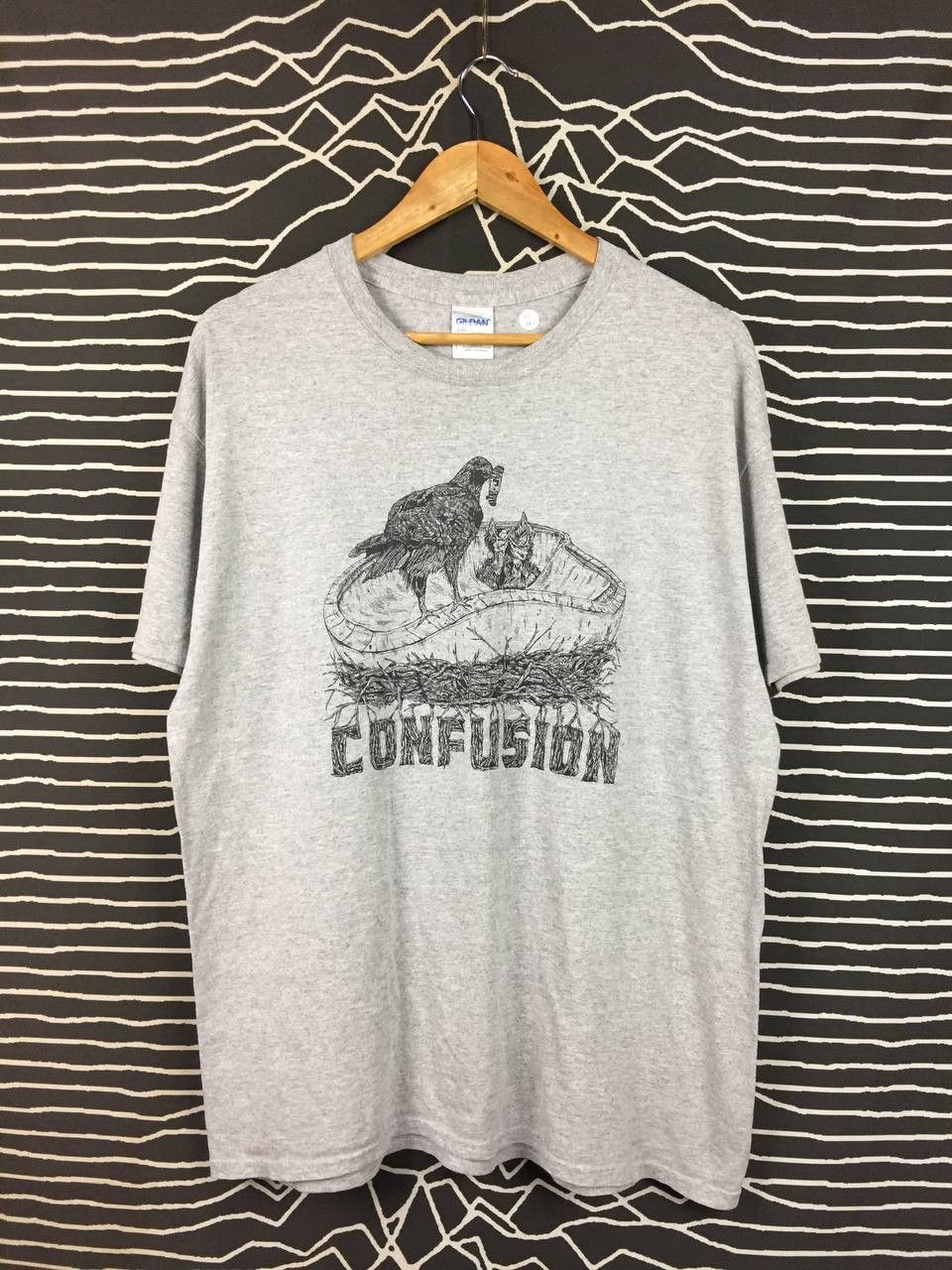 Vintage CONFUSION Bird Nest Grunge Punk Style Graphic Tee Size US L / EU 52-54 / 3 - 1 Thumbnail