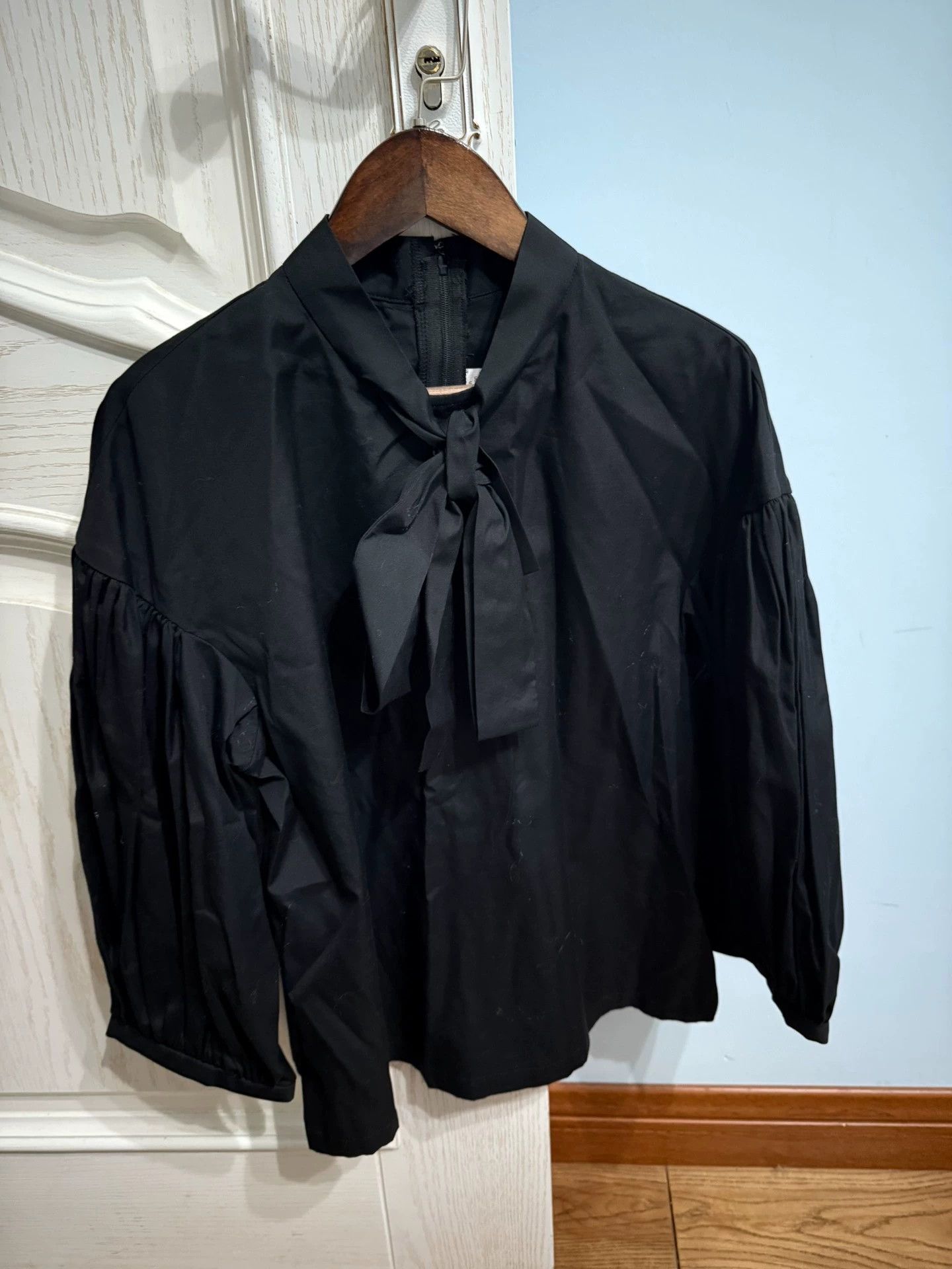 Comme des Garcons CDG Bow Shirt Authentic Size XS / US 0-2 / IT 36-38 - 1 Thumbnail