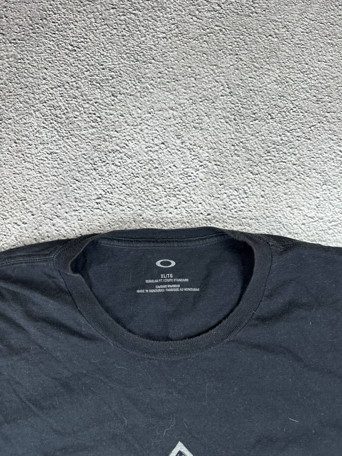 Oakley Vintage Oakley T-Shirt Big Logo Faded Y2K Japan Style Size US XL / EU 56 / 4 - 11 Thumbnail