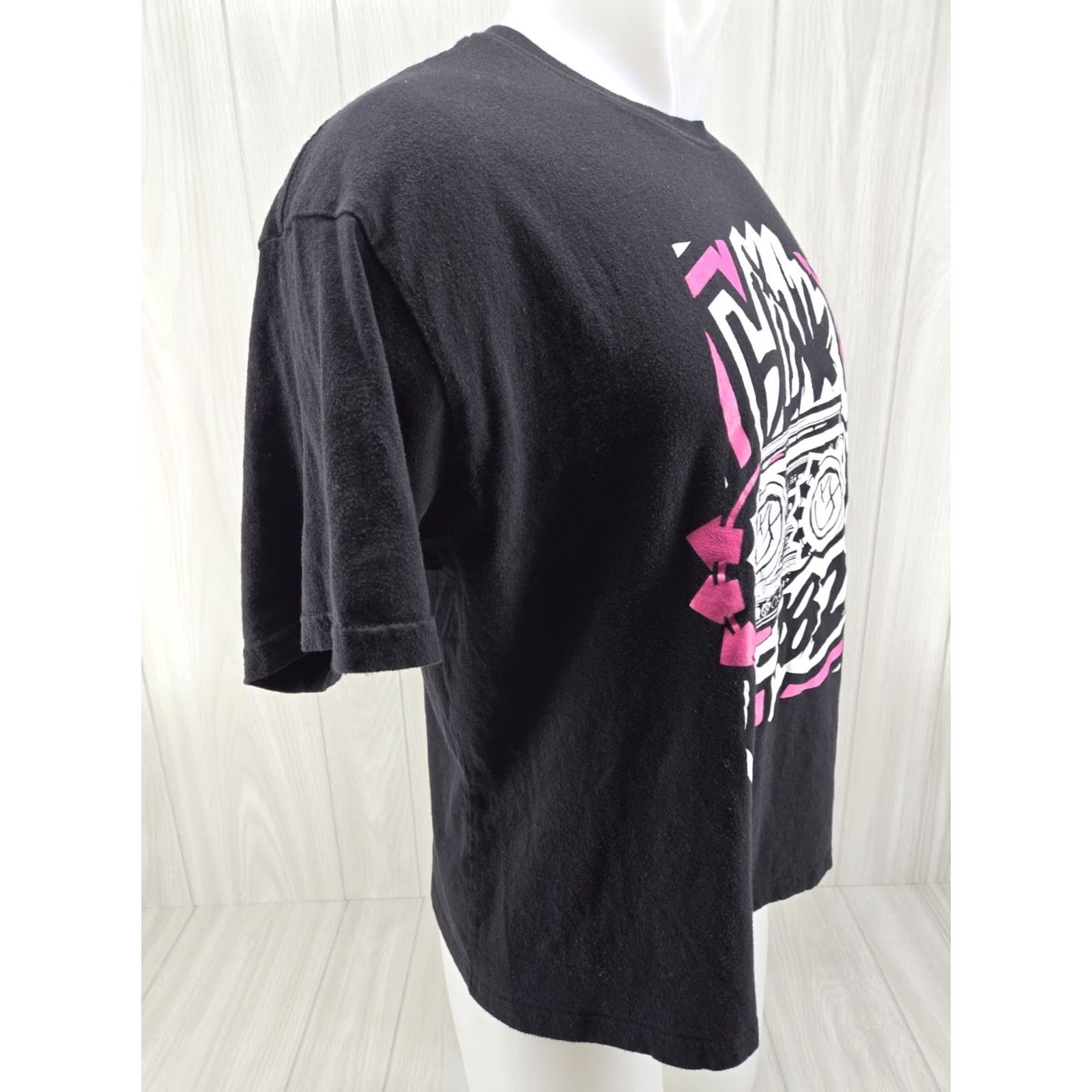 Vintage Blink 182 Radio Stereo Boombox T-Shirt Black Small Mens Women Unisex Adults Short Sleeve Crew Neck Shirt Size S / US 4 / IT 40 - 5 Thumbnail