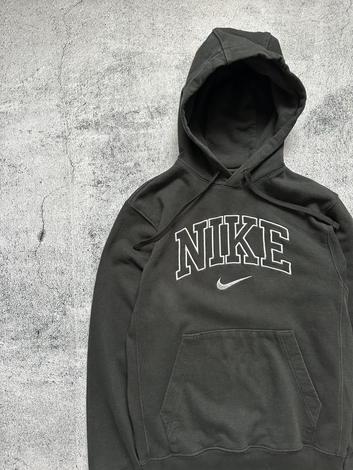 Nike Vintage Nike Hoodie Big Logo Centre Black Fit Size US S / EU 44-46 / 1 - 2 Thumbnail