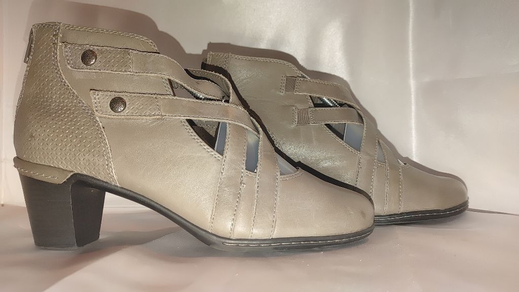 Rockport Rockport Cobb Hill Trixie Leather xStrap Booties Size 10 Size US 10 / IT 40 - 3 Thumbnail