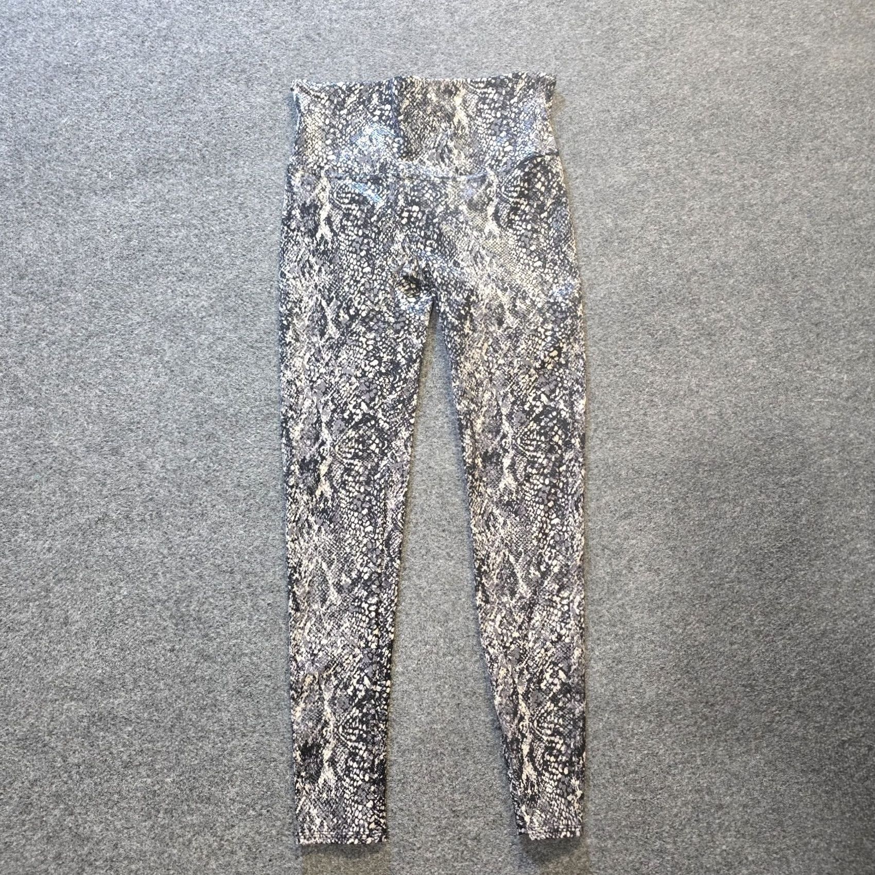 Spanx Spanx Pants Womens Size Large Gray Snakeskin Print Stretch Casual Capsule Basic leggings Size 36" / US 14 / IT 50 - 2 Thumbnail