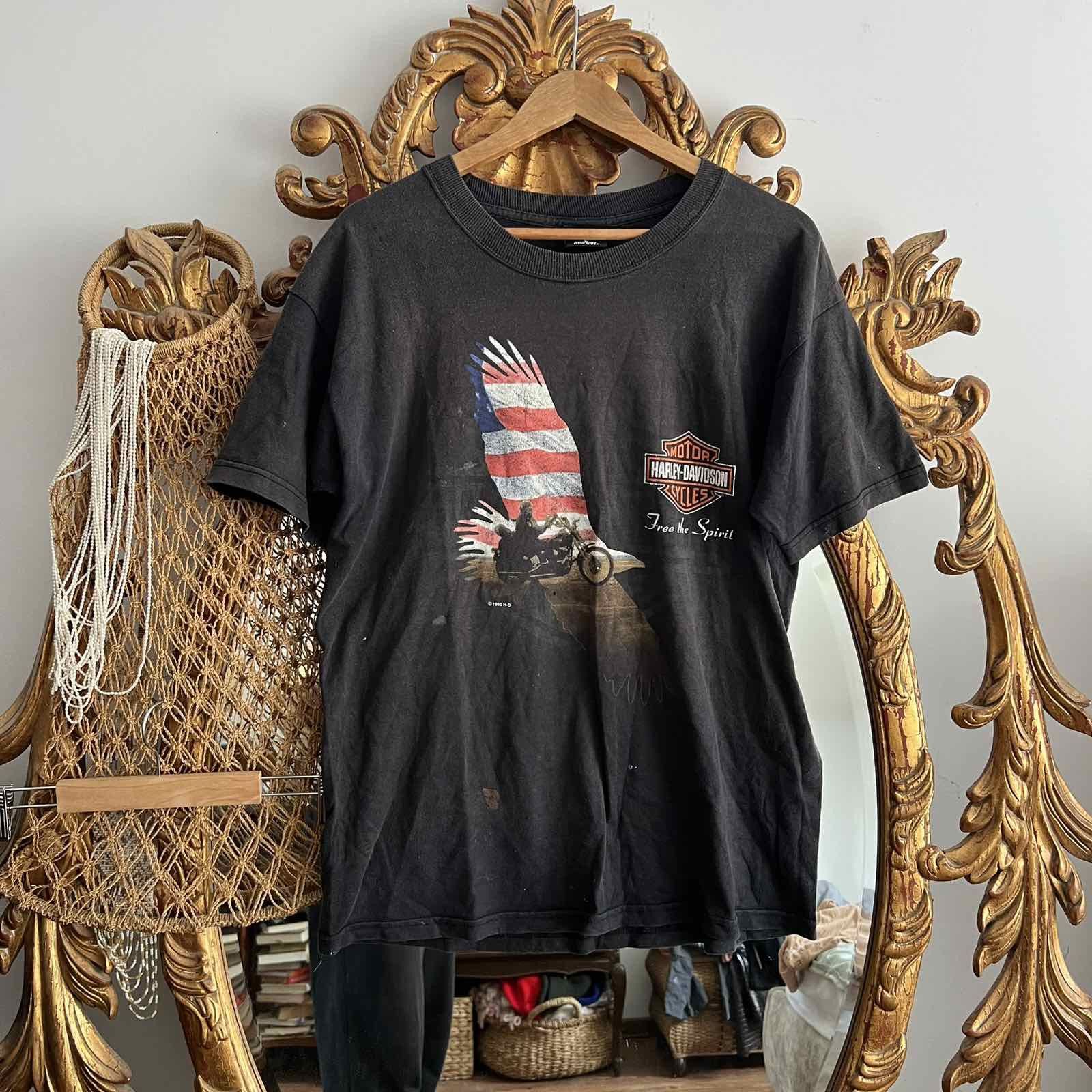 Harley Davidson Vintage Harley Davidson “Free the Spirit” black t shirt Sz L Size US L / EU 52-54 / 3 - 1 Thumbnail