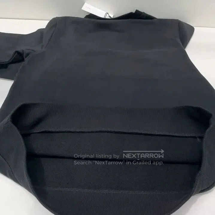 Givenchy Givenchy Men's Solid Crewneck Letter Print Sweatshirt. Size US M / EU 48-50 / 2 - 9 Thumbnail