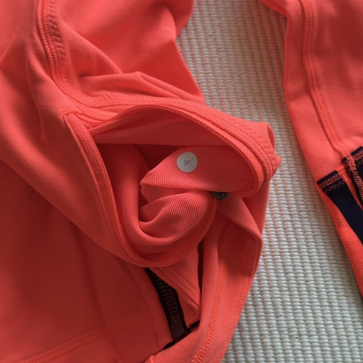 Lululemon Lululemon Forme Light Flare Classic Stripe Inkwell Jacket Size S / US 4 / IT 40 - 3 Thumbnail
