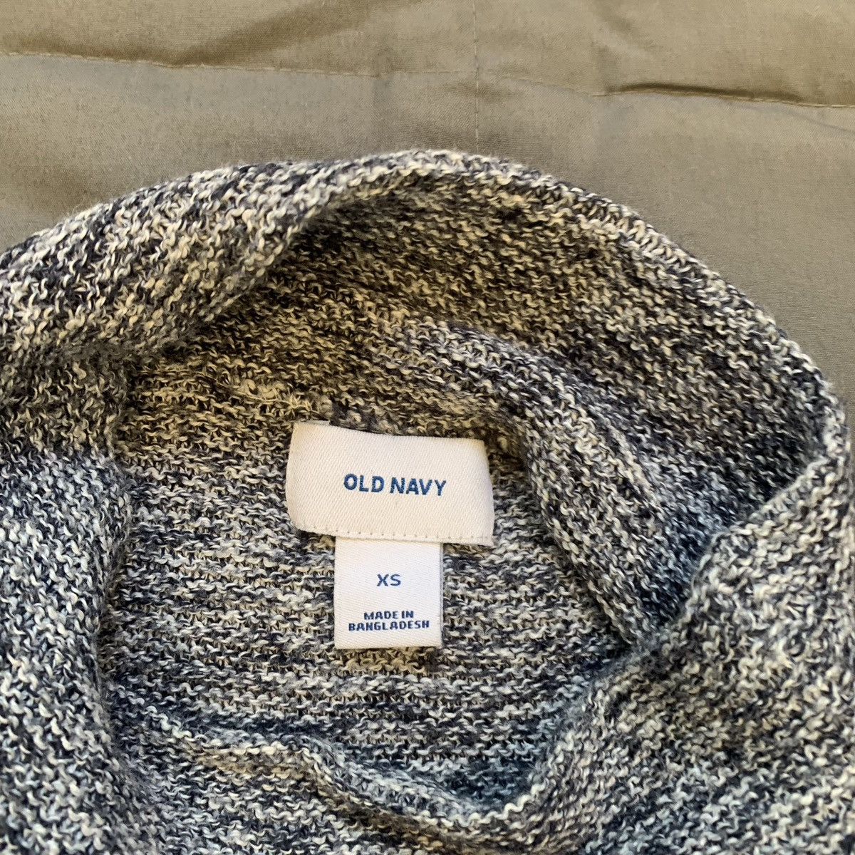 Old Navy Grey knit turtle neck Size XS / US 0-2 / IT 36-38 - 2 Thumbnail