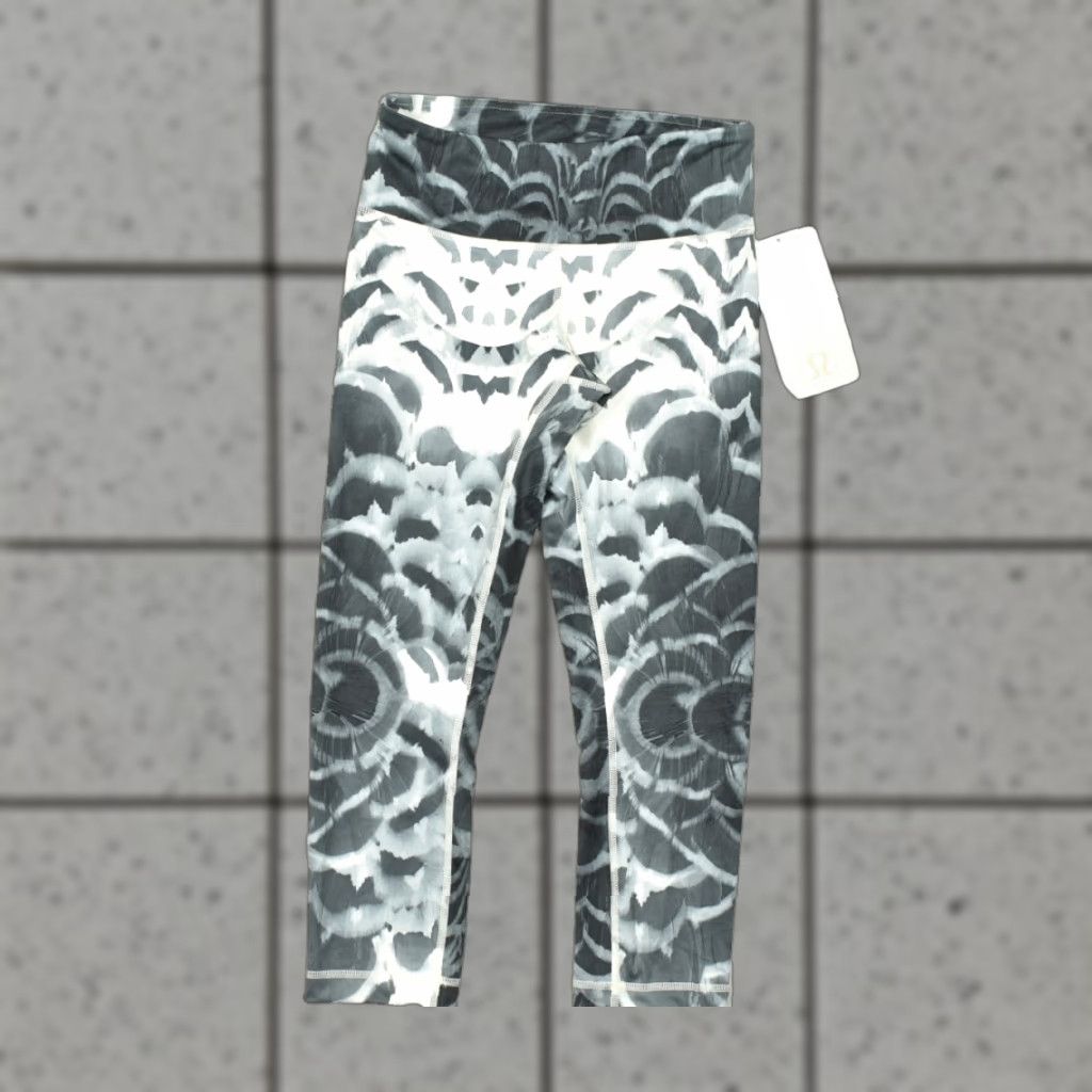 Lululemon Lululemon Wunder Under Crop II Leggings Size 4 Black White Full-On Luon Womens Crop Pants Skinny 26 in Inseam Size 27" / US 4 / IT 40 - 1 Thumbnail