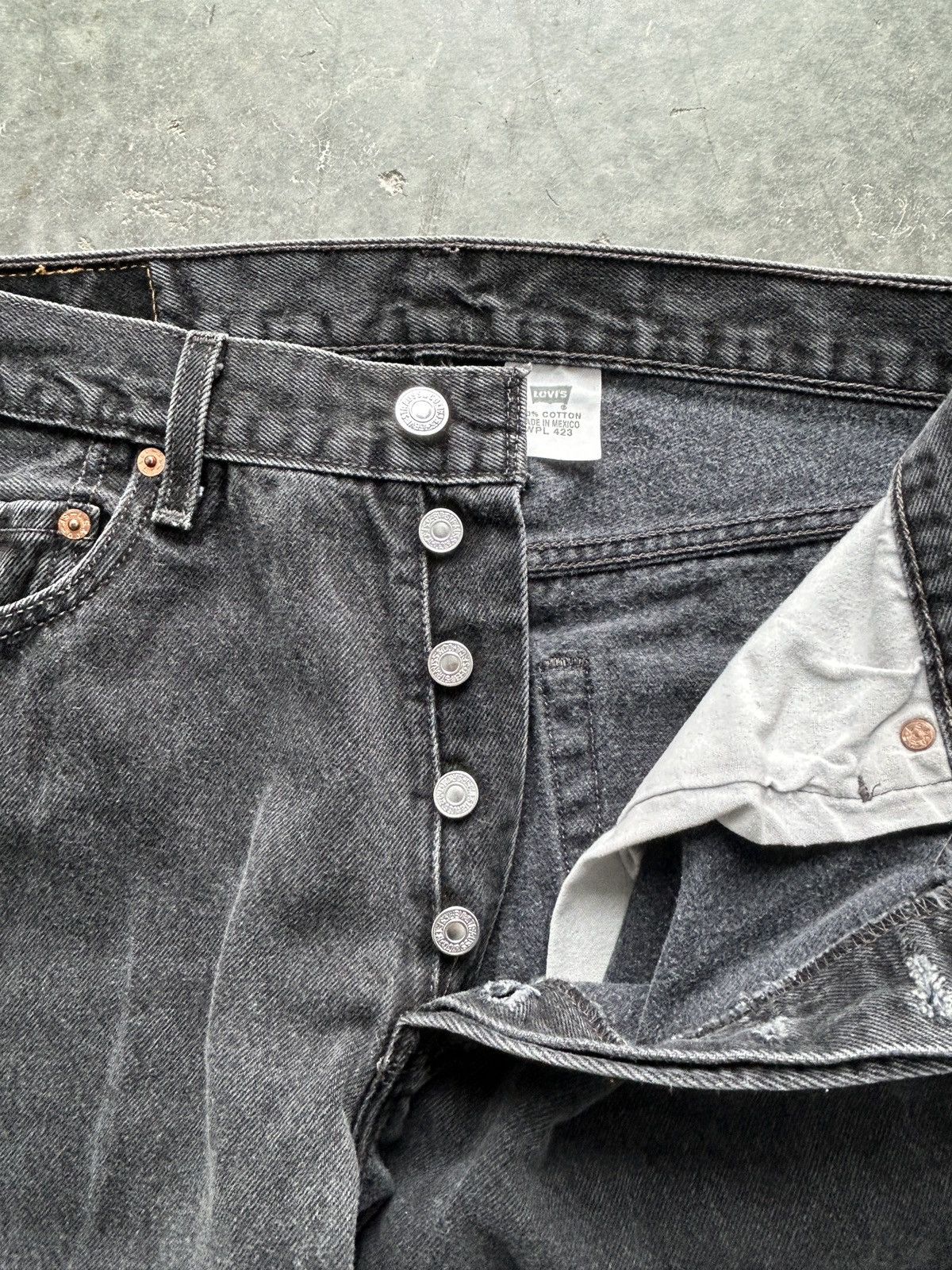 Levi's Vintage Y2K Levis 501 Black Denim Jeans 34x32 Size US 34 / EU 50 - 5 Thumbnail