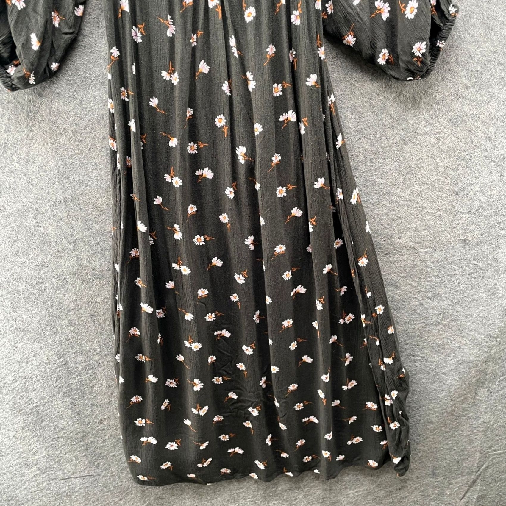 Billabong VINTAGE Billabong Floral Puff Sleeve Midi Dress Womens S Daisy Print Black Smcoked Size S / US 4 / IT 40 - 4 Thumbnail