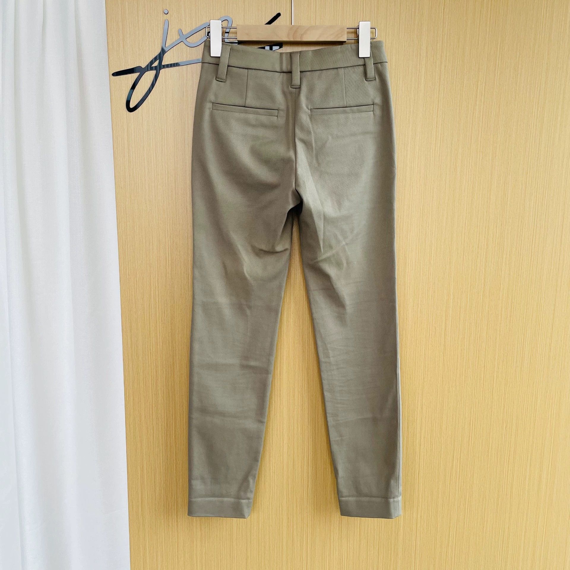 Brunello Cucinelli Brunello Cucinelli Women's Light Gray Cuffed Pants 36 Size 25" / US 0 / IT 36 - 2 Thumbnail