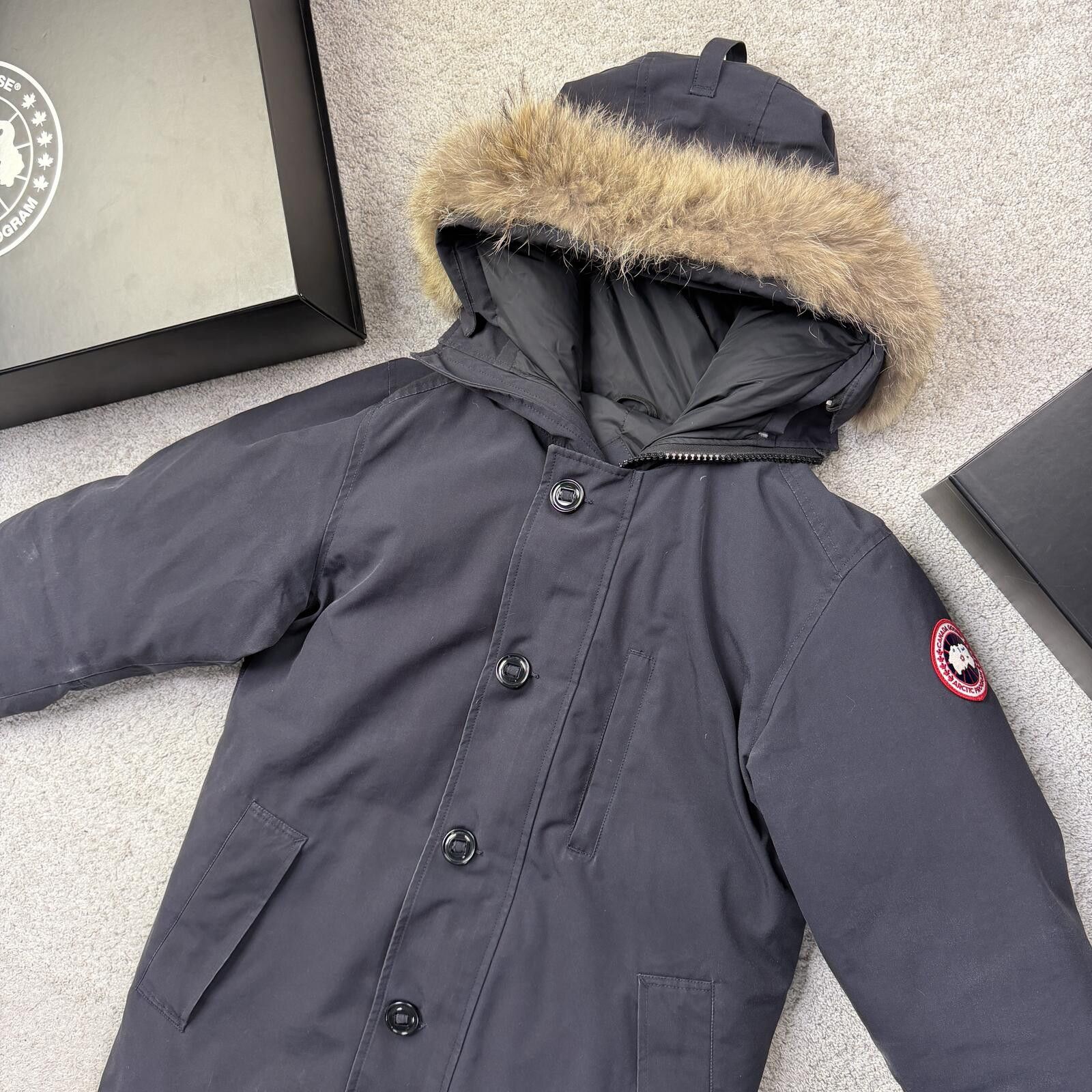 Canada Goose Canada Goose Chateau Size M Size US M / EU 48-50 / 2 - 2 Thumbnail
