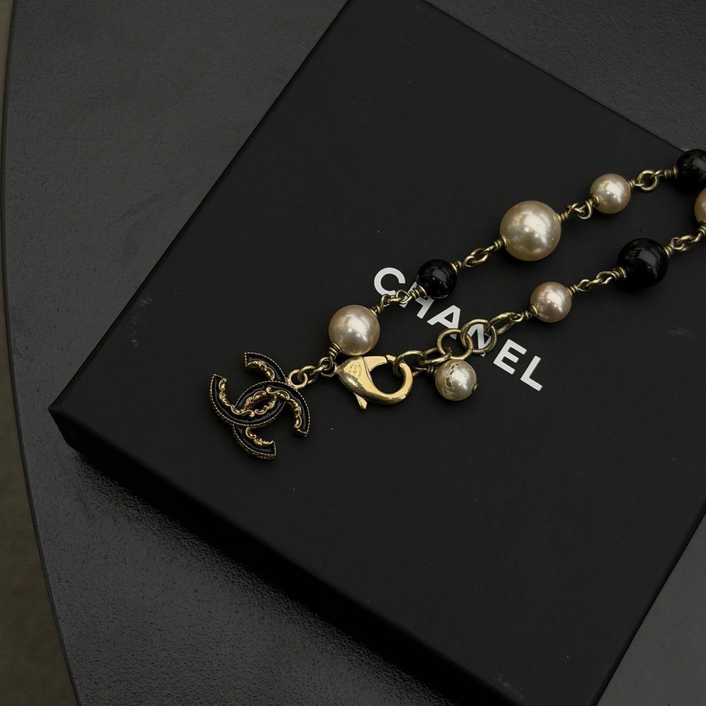 Chanel Chanel Limited CC Pearl Enamel Bracelet Size ONE SIZE - 1 Preview
