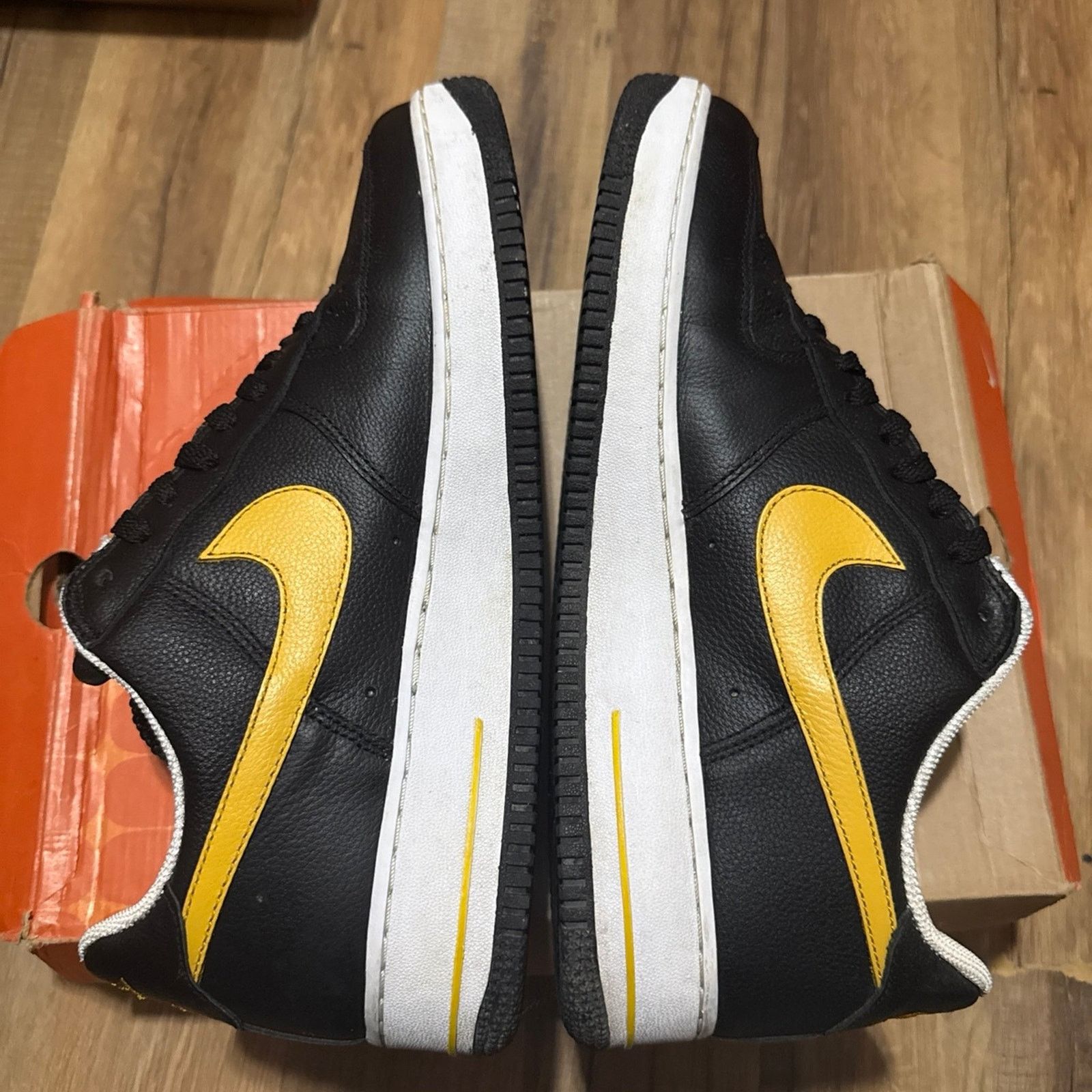 Nike 2004 Nike Air Force 1 Black University Gold Batman Size US 10.5 / EU 43-44 - 4 Thumbnail