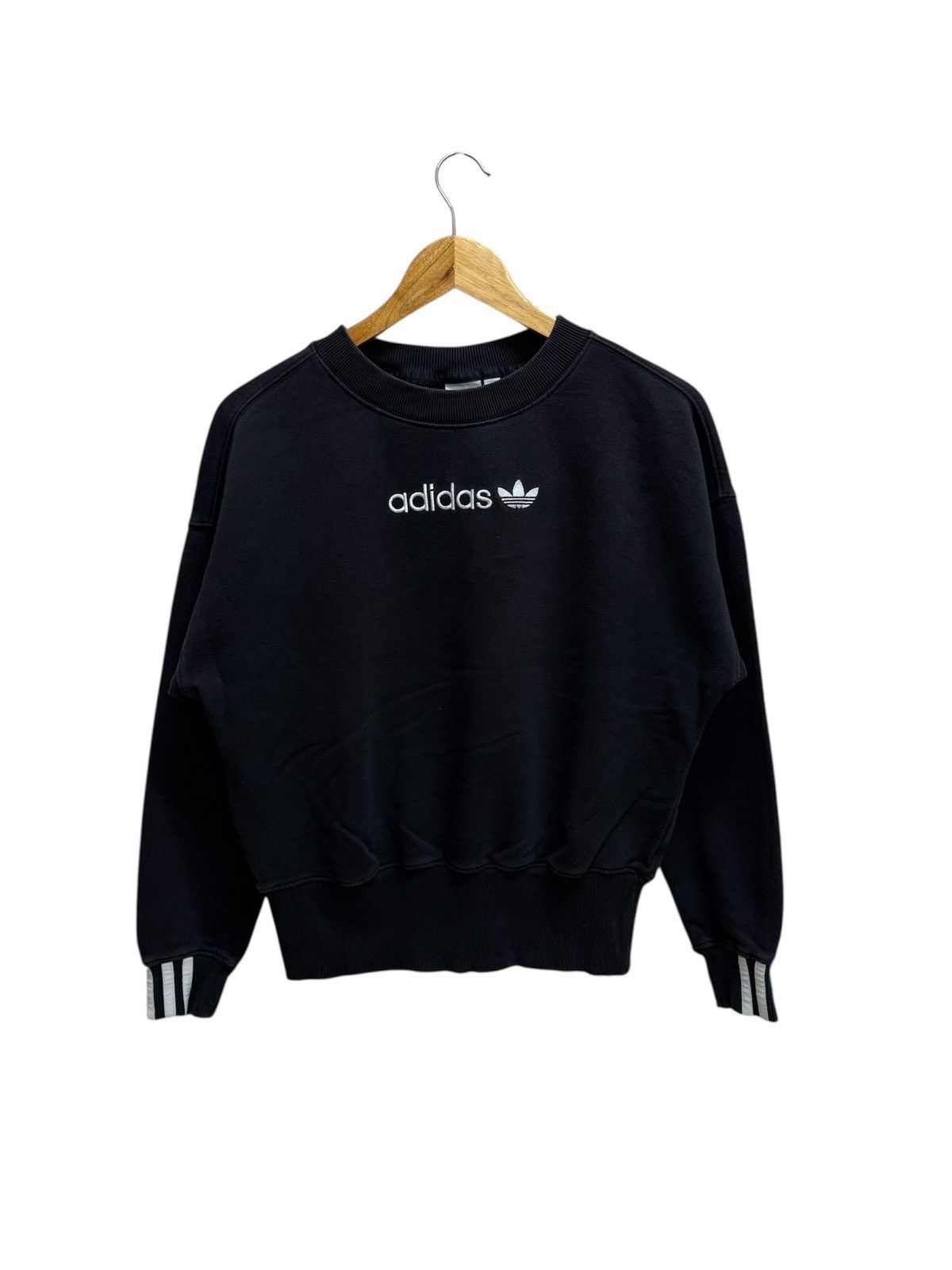 Adidas Adidas Emroidery Spellout Logo Cropped Sweatshirt Size XS / US 0-2 / IT 36-38 - 1 Thumbnail