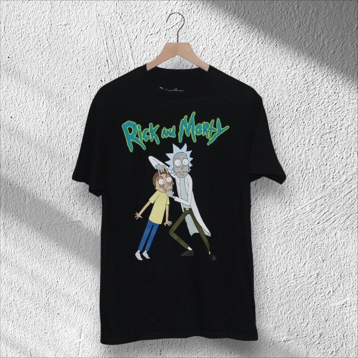 Cartoon Network Rick & Morty Rick Holding Morty Eyes Open Shirt Large Size US L / EU 52-54 / 3 - 1 Thumbnail