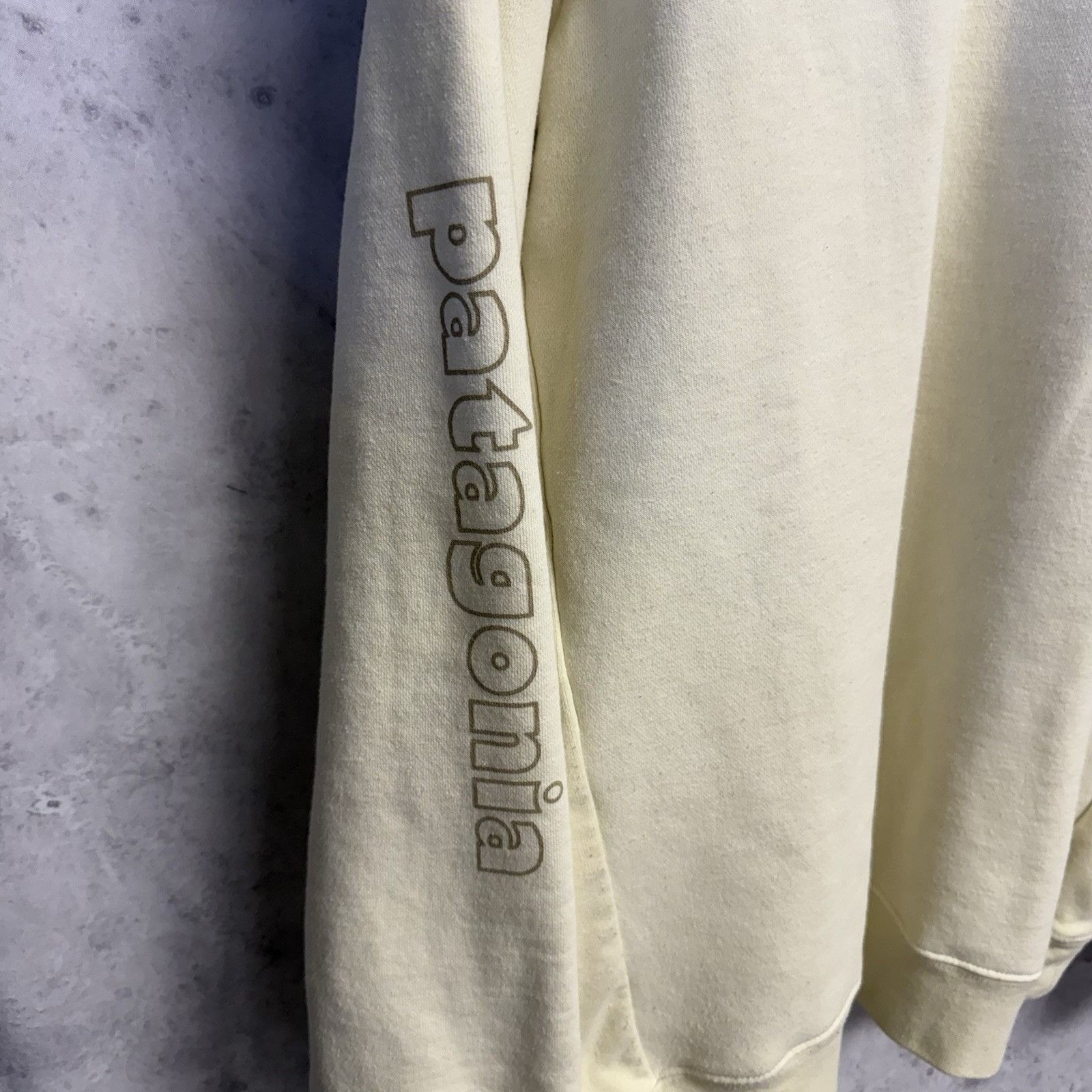 Patagonia Patagonia Sweatshirt Mens XL Womens XXL Cream Crew Neck 26x2 Size US XL / EU 56 / 4 - 4 Thumbnail