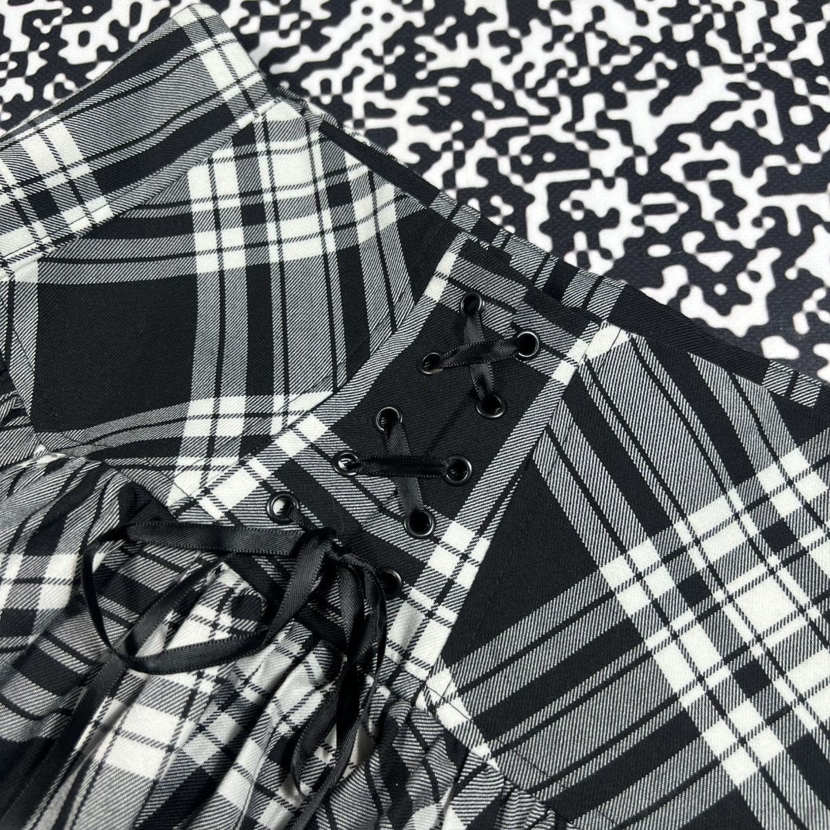 Japanese Brand Vintage Y2K Flared Sexy Checked Retro 90s Style Mini Skirt Size 27" / US 4 / IT 40 - 14 Thumbnail