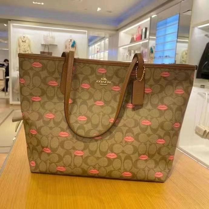 COACH C3247 CITY TOTE IN SIGNATURE CANVAS WITH LIPS PRINT