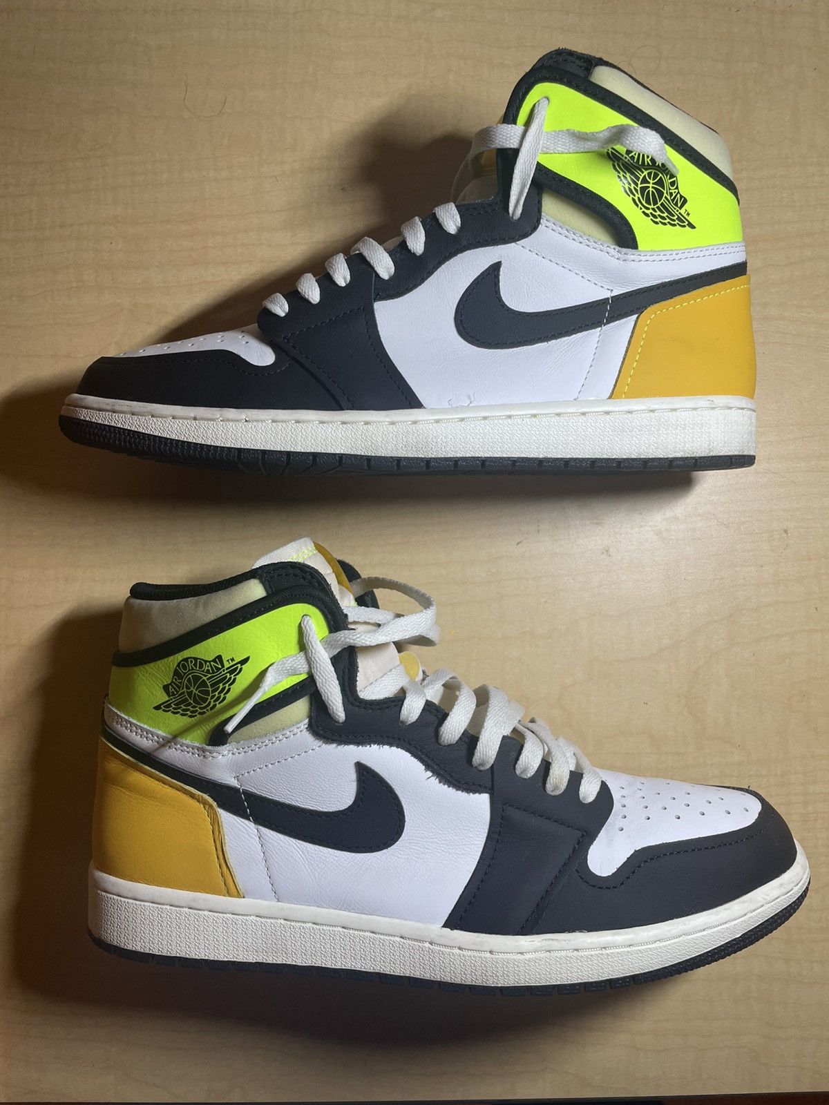 Jordan Brand × Nike Jordan 1 Volt Gold Size US 11 / EU 44 - 1 Thumbnail