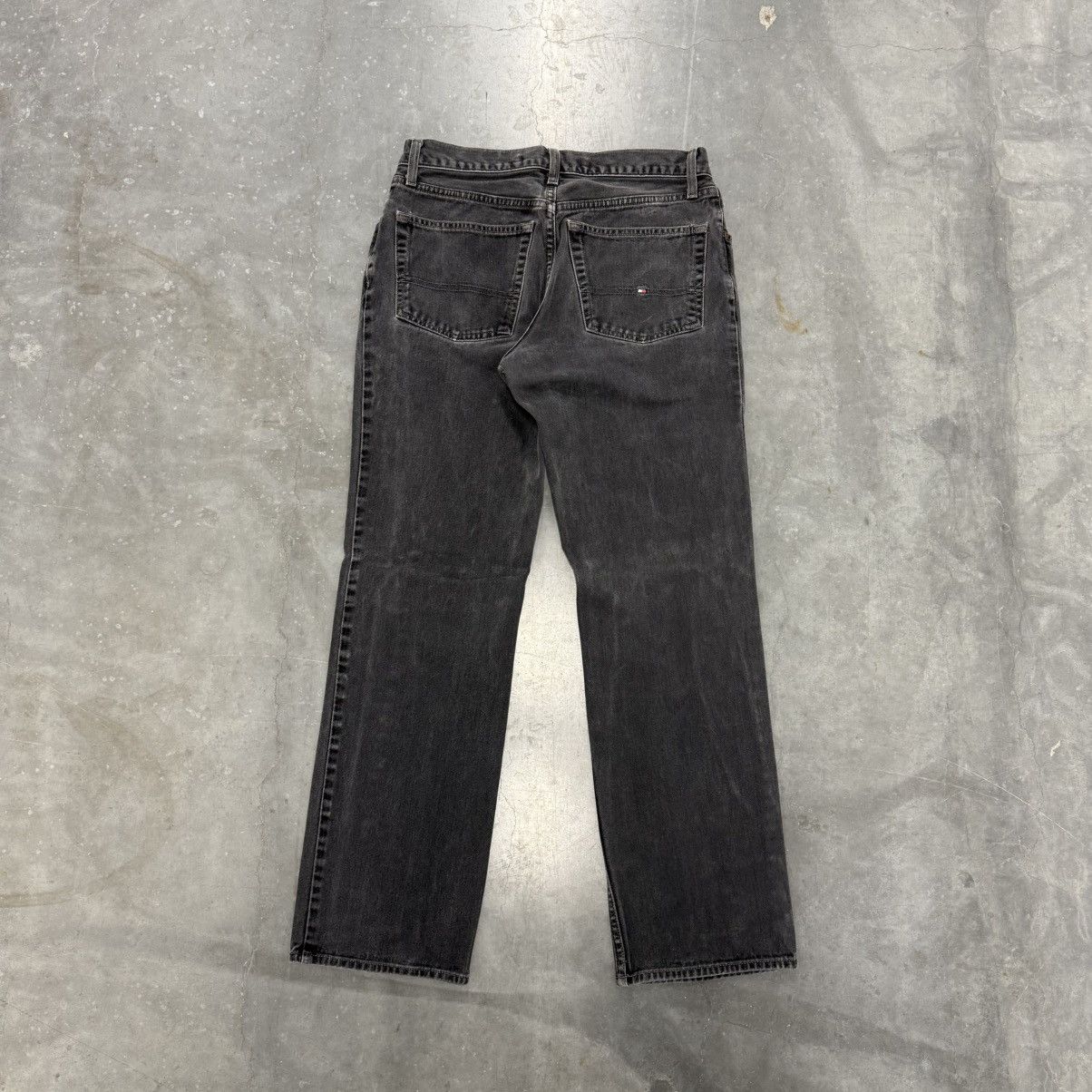 Tommy Hilfiger × Vintage Crazy Vintage Y2K Baggy Wide Leg Faded Black Tommy Jeans Size US 33 - 11 Thumbnail