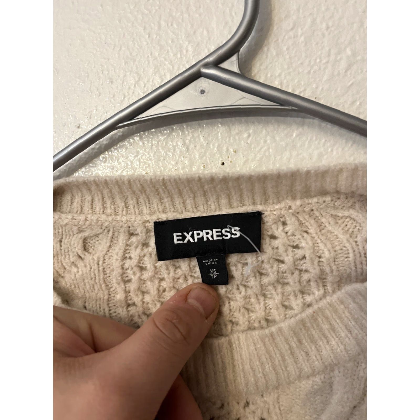 Express EUC Woman’s Express Soft Pullover Cable Knit Crew Neck Sweater XS Beige Size XS / US 0-2 / IT 36-38 - 2 Thumbnail
