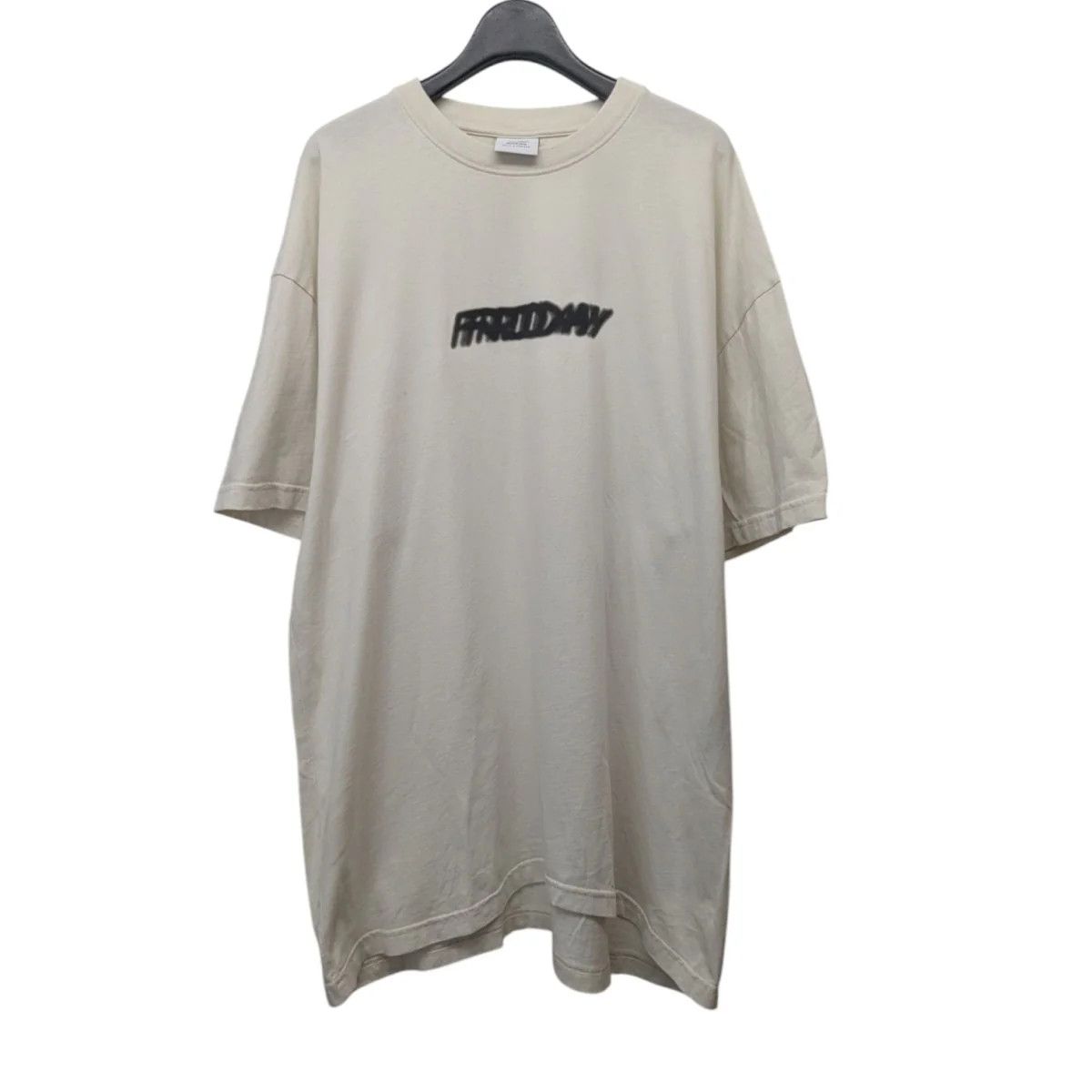 Vetements AW19 Friday Tee Size US M / EU 48-50 / 2 - 1 Thumbnail