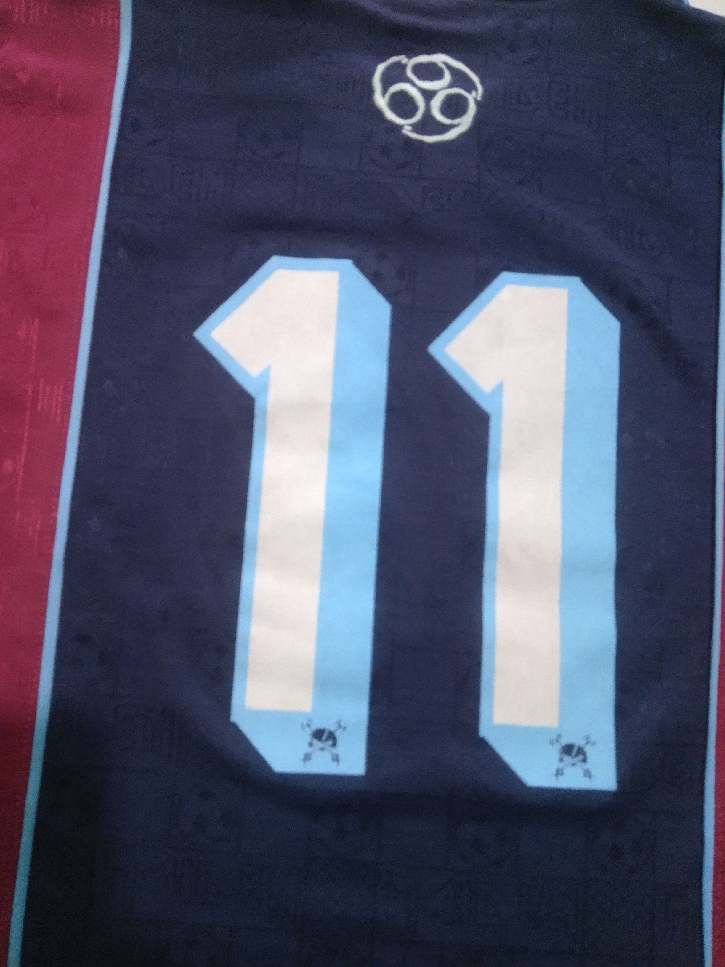 Band Tees IRON MAIDEN the final frontier ( football Jersey ) Size US M / EU 48-50 / 2 - 3 Thumbnail