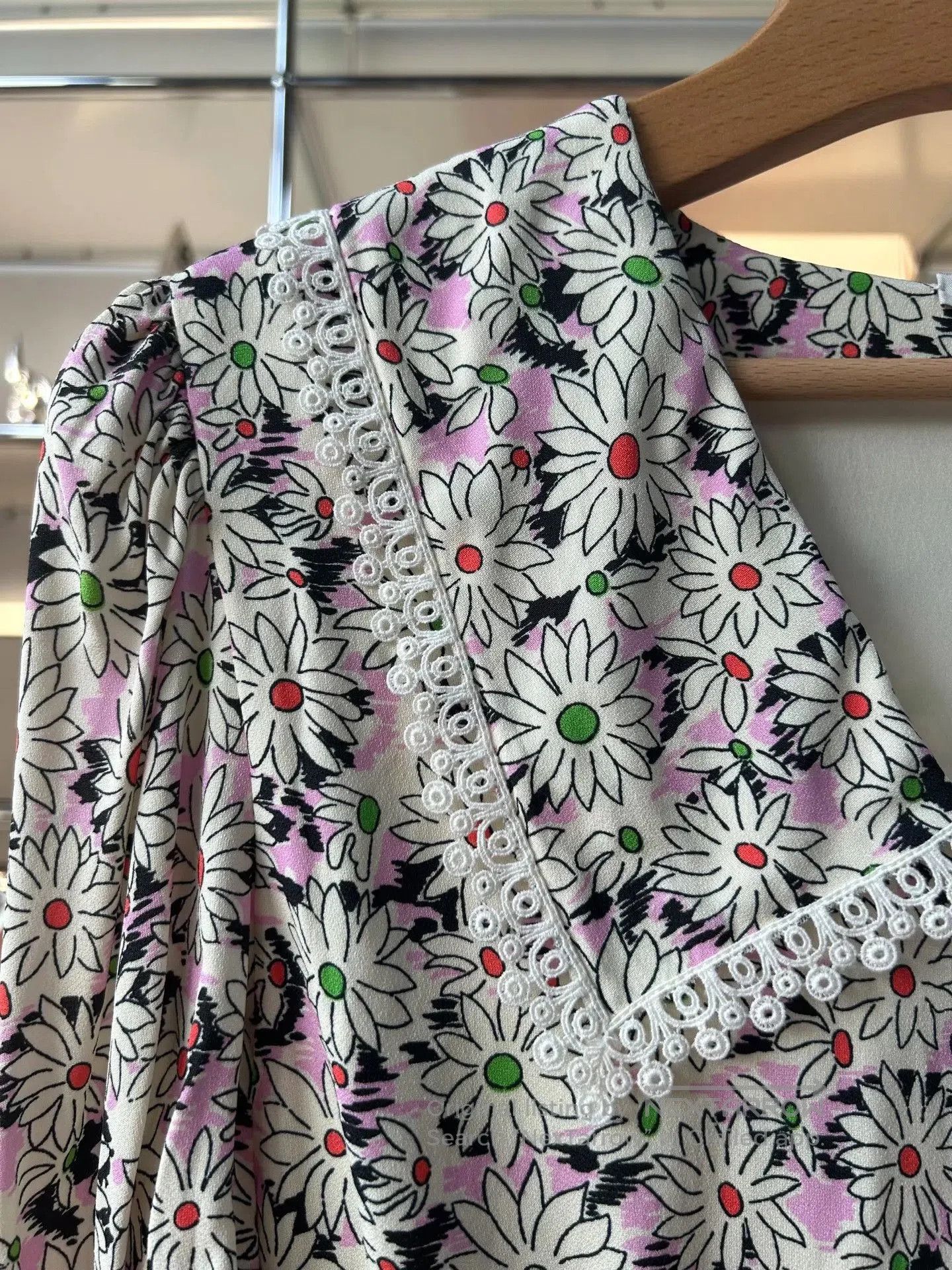 Miu Miu Miu Miu Floral V-Neck Lace Trim Blouse. Size S / US 4 / IT 40 - 4 Thumbnail