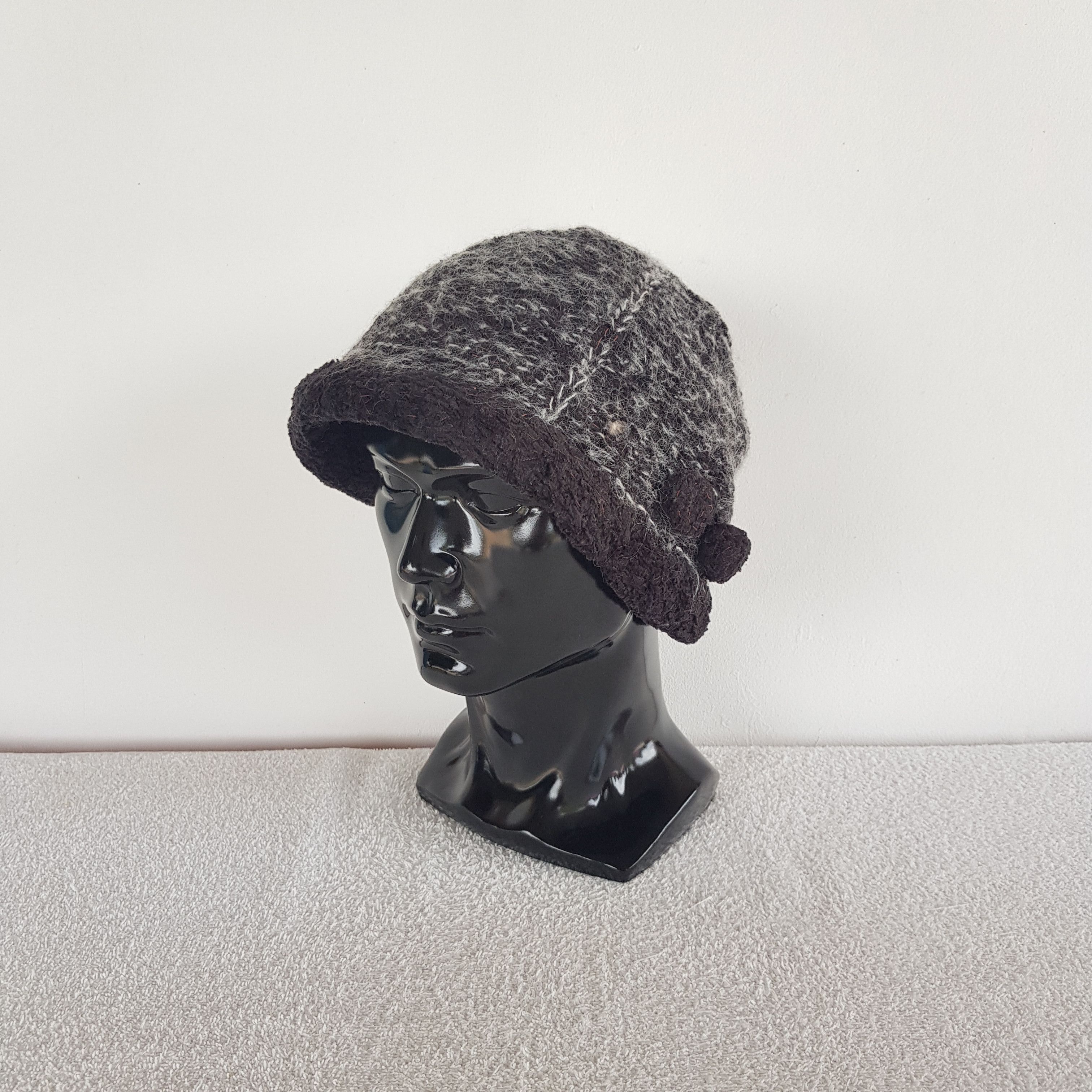 Mario Valentino Vintage Mario Valentino Beanie Ribbed Knit Snow Caps Hats. Size ONE SIZE - 1 Thumbnail