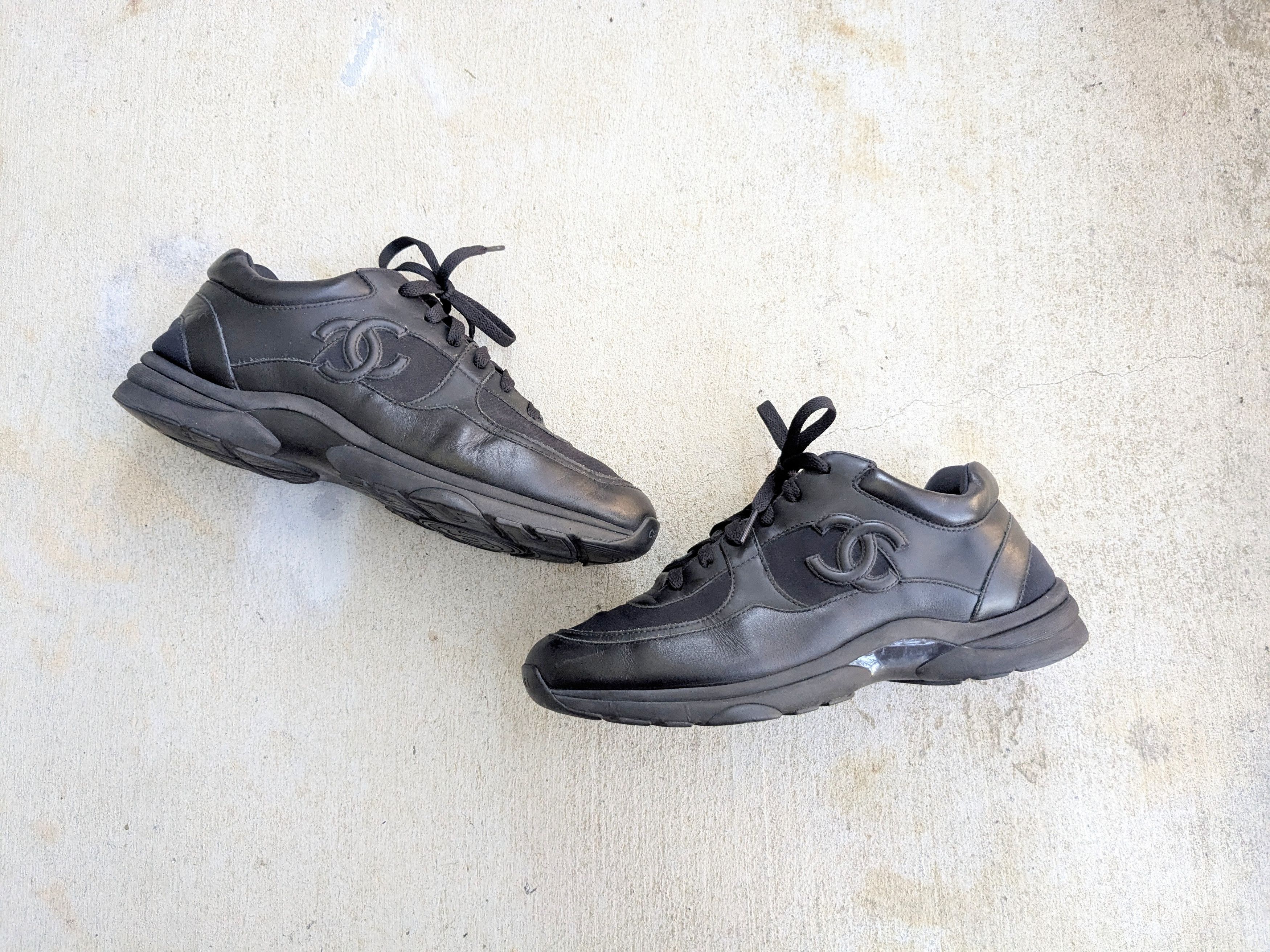 Pre-owned Chanel Cc Logo Runners Sneakers Black 10 43 Leather