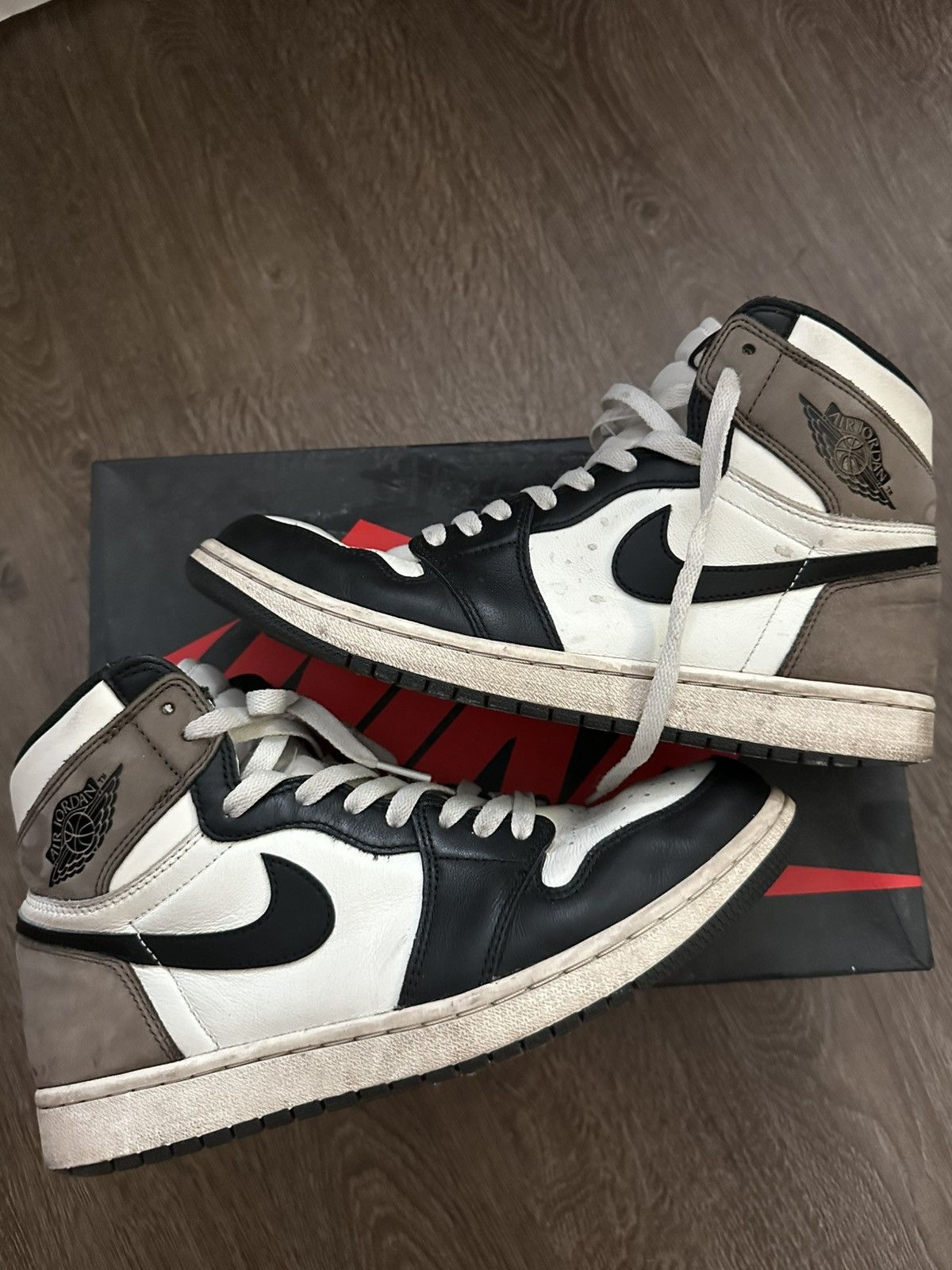 Jordan Brand × Nike Jordan 1 High OG Mocha Size US 10 / EU 43 - 2 Thumbnail