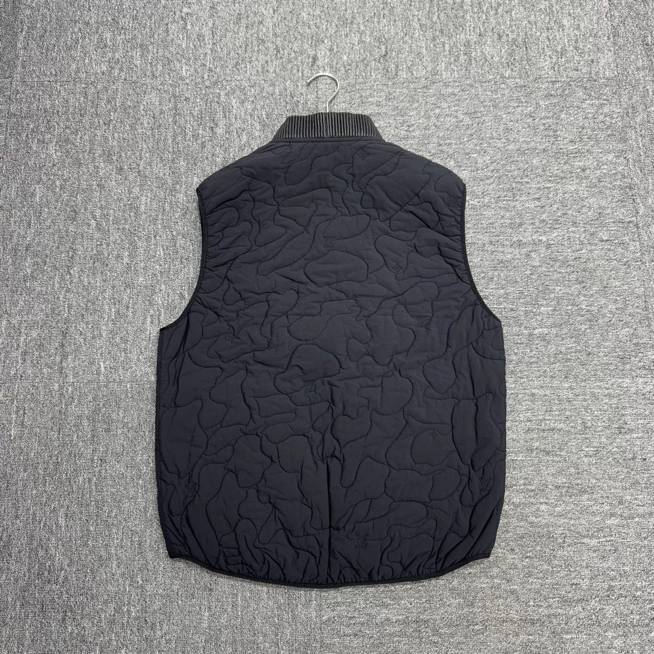 Louis Vuitton louis vuitton patterned down vest size 50. Size US L / EU 52-54 / 3 - 2 Thumbnail